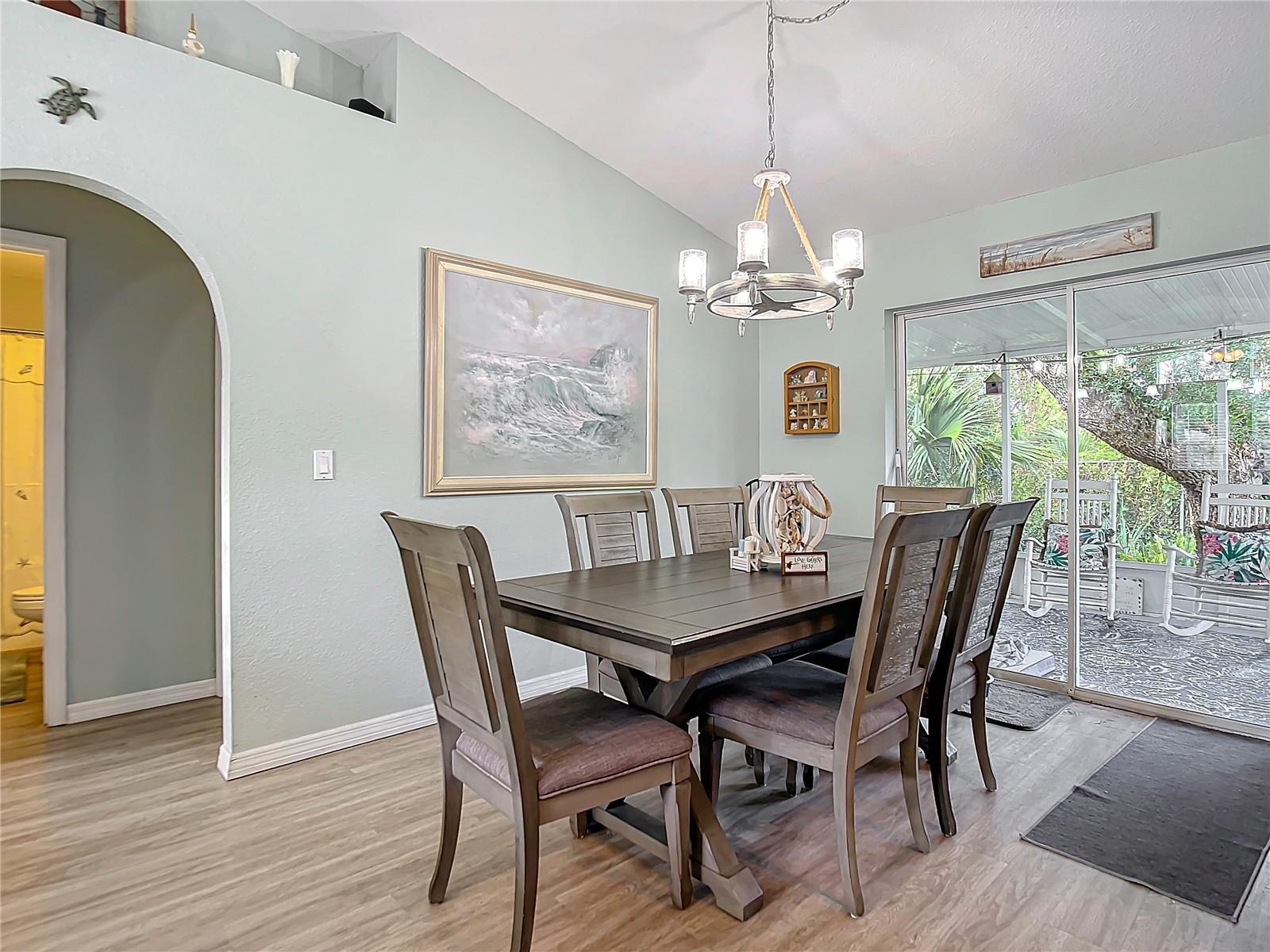 Image 10 of 48 For 2843 Abbotsford Street