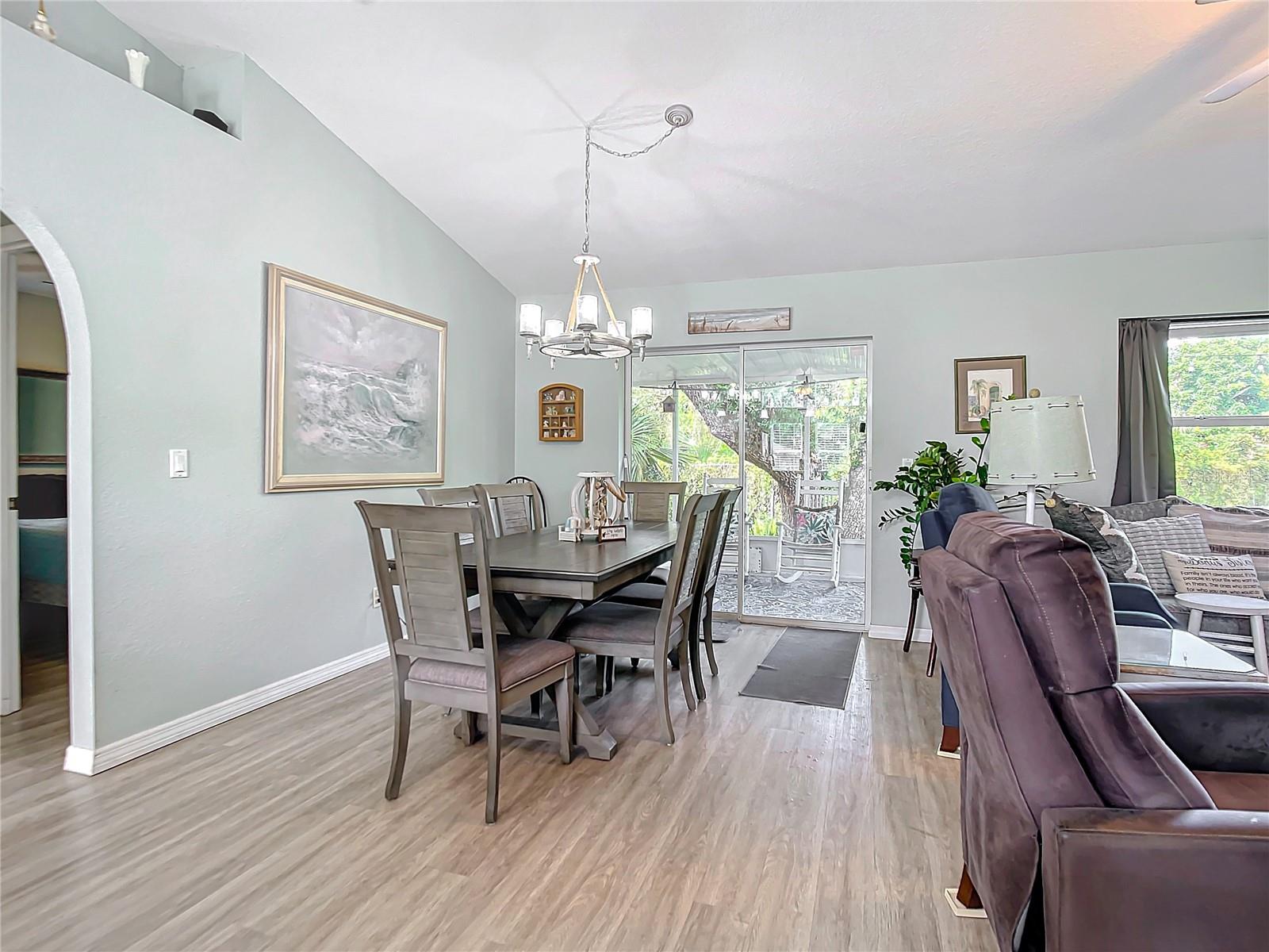 Image 9 of 48 For 2843 Abbotsford Street