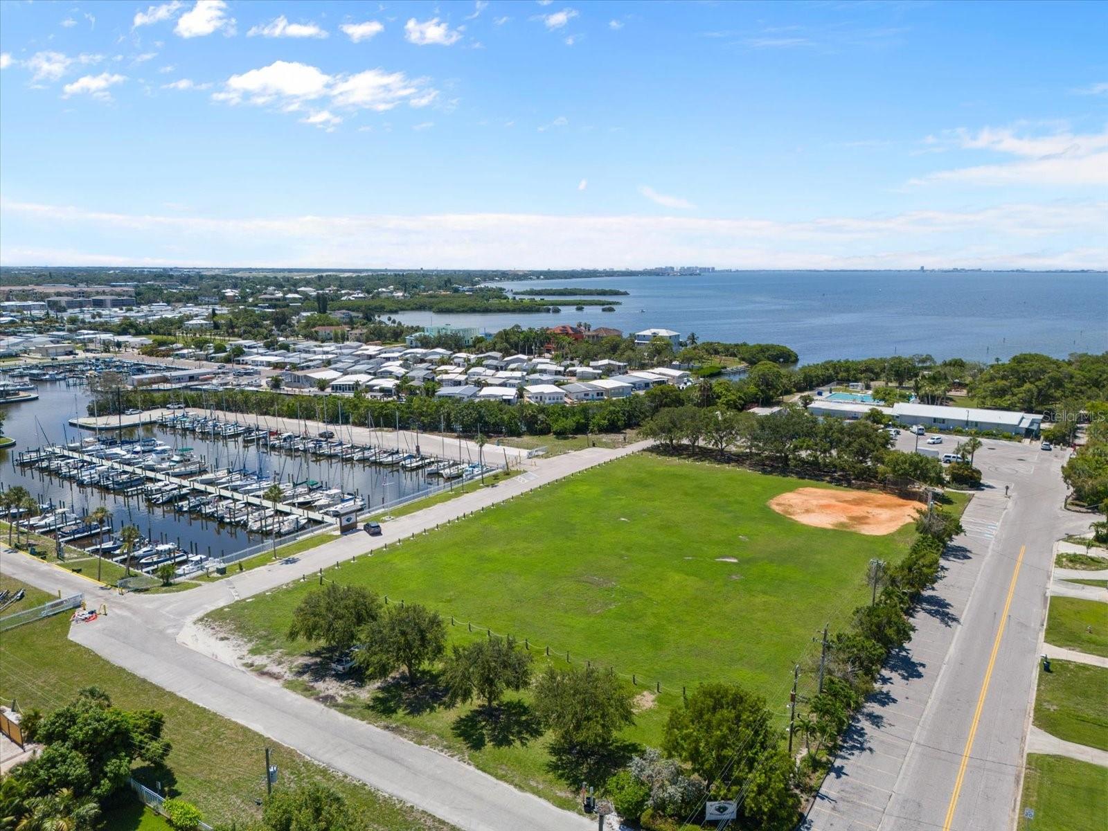 Image 30 of 38 For 2015 Bayshore Gardens Parkway