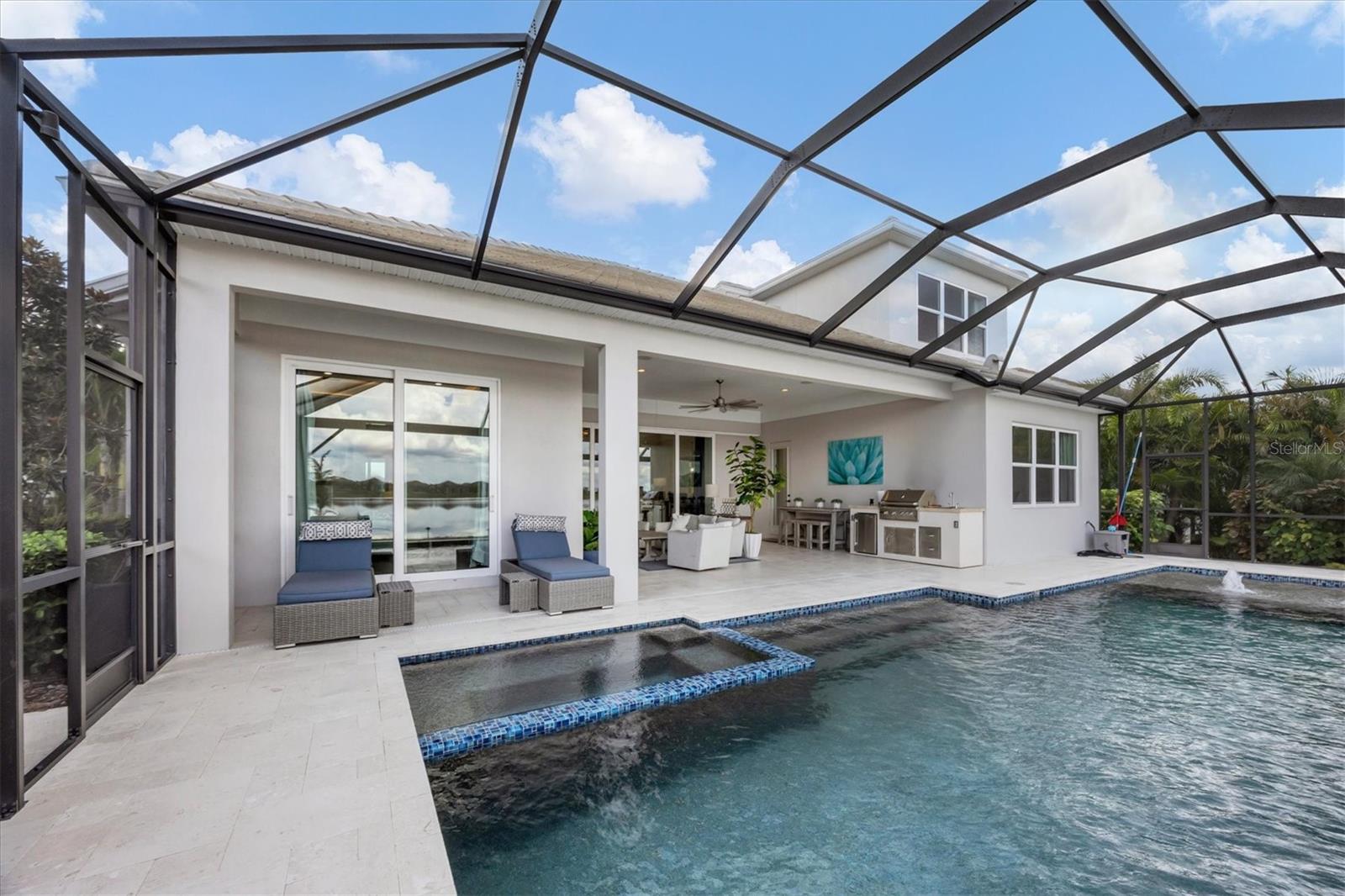 Listing photo id 17 for 8172 Grande Shores Drive