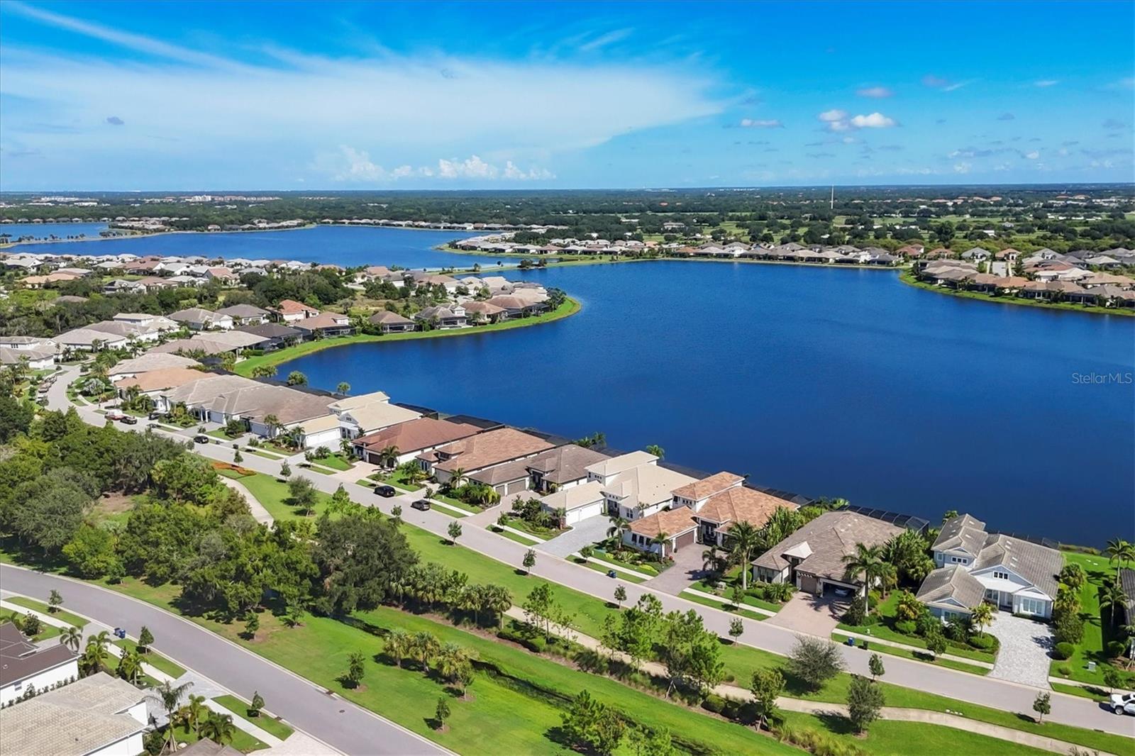 Listing photo id 1 for 8172 Grande Shores Drive