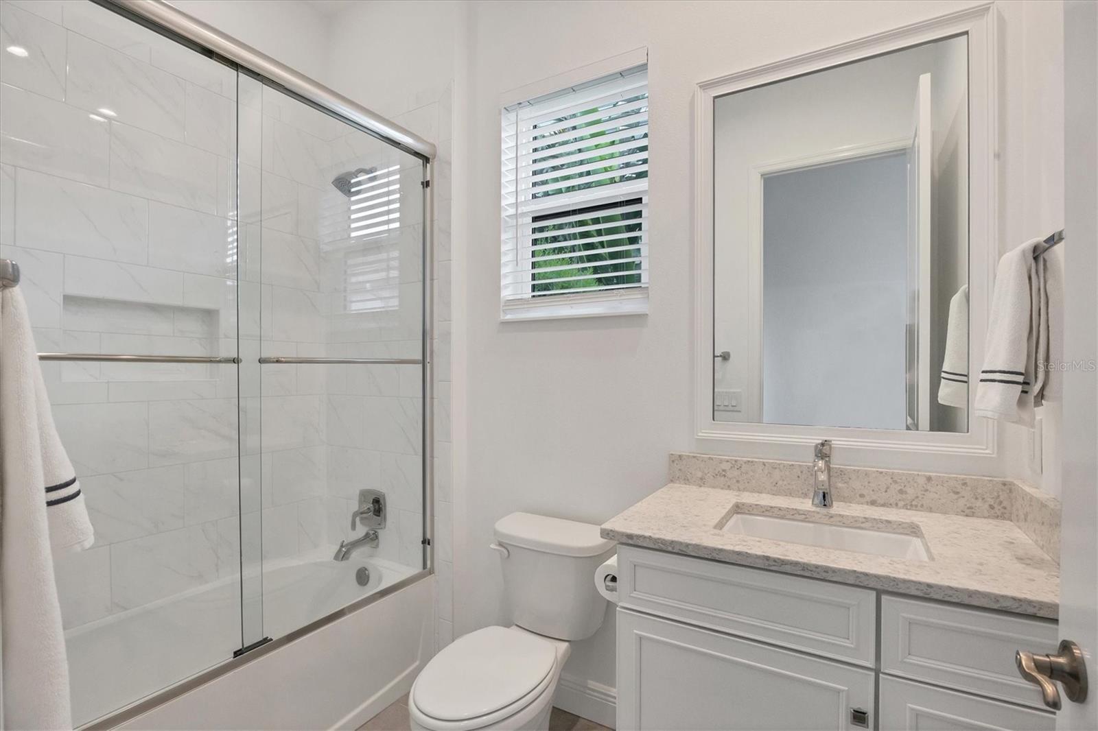 Listing photo id 33 for 8172 Grande Shores Drive