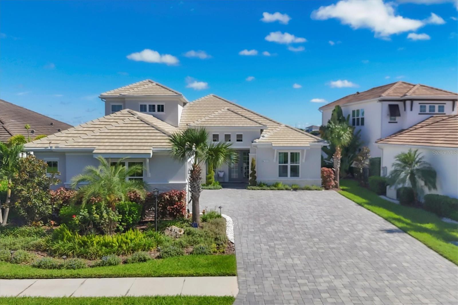 Listing photo id 2 for 8172 Grande Shores Drive