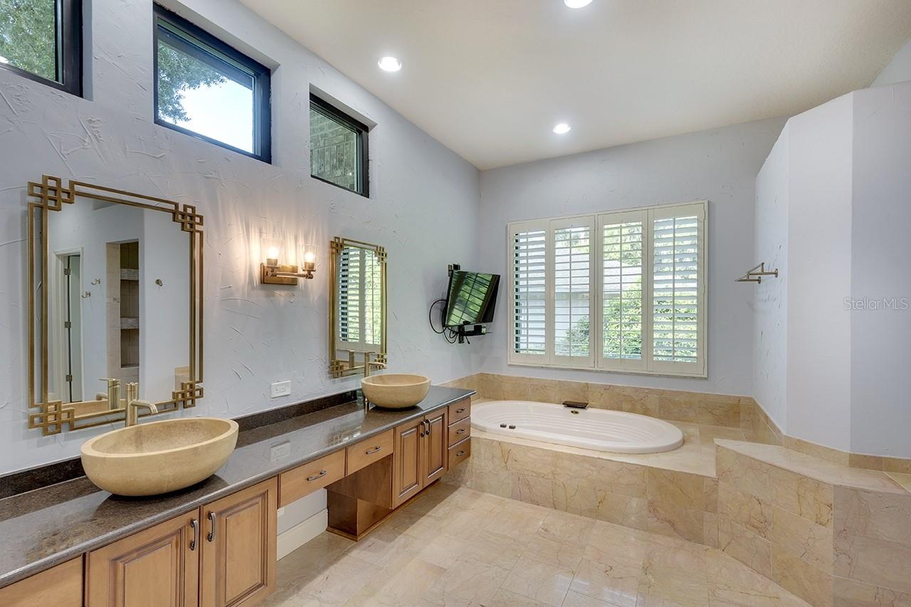 Listing photo id 25 for 11750 Laurel Oak Lane