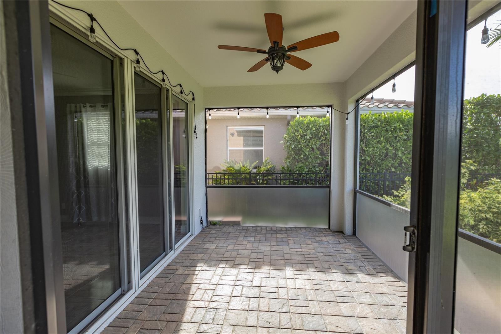 Listing photo id 17 for 2824 Esmeralda Drive