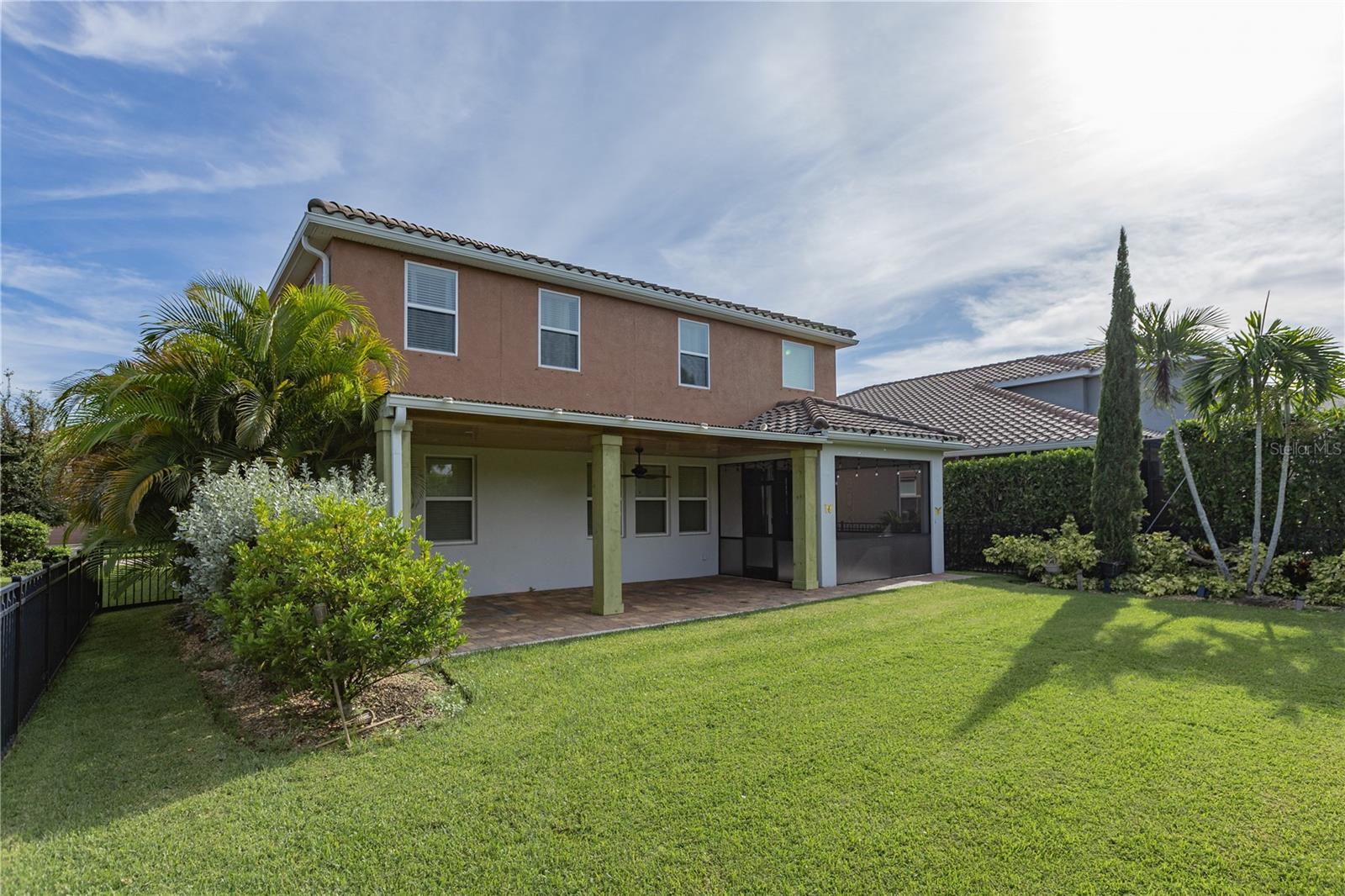 Listing photo id 19 for 2824 Esmeralda Drive