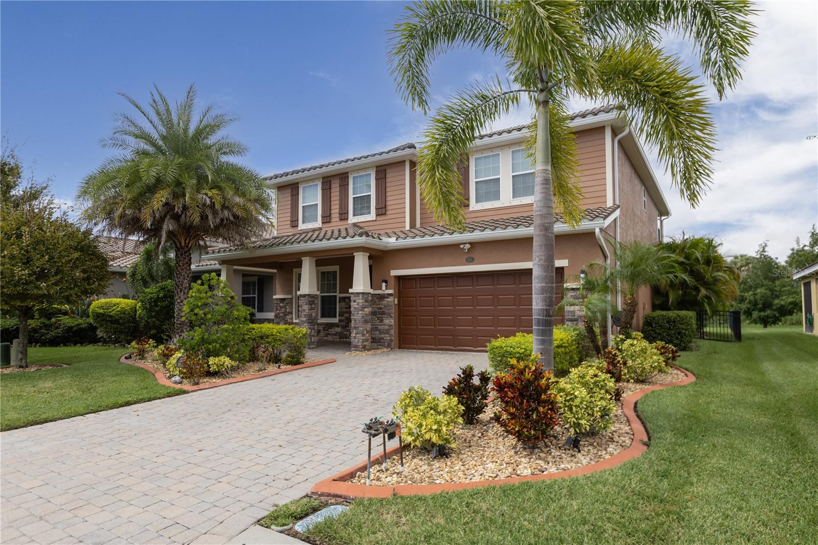 Listing photo id 21 for 2824 Esmeralda Drive