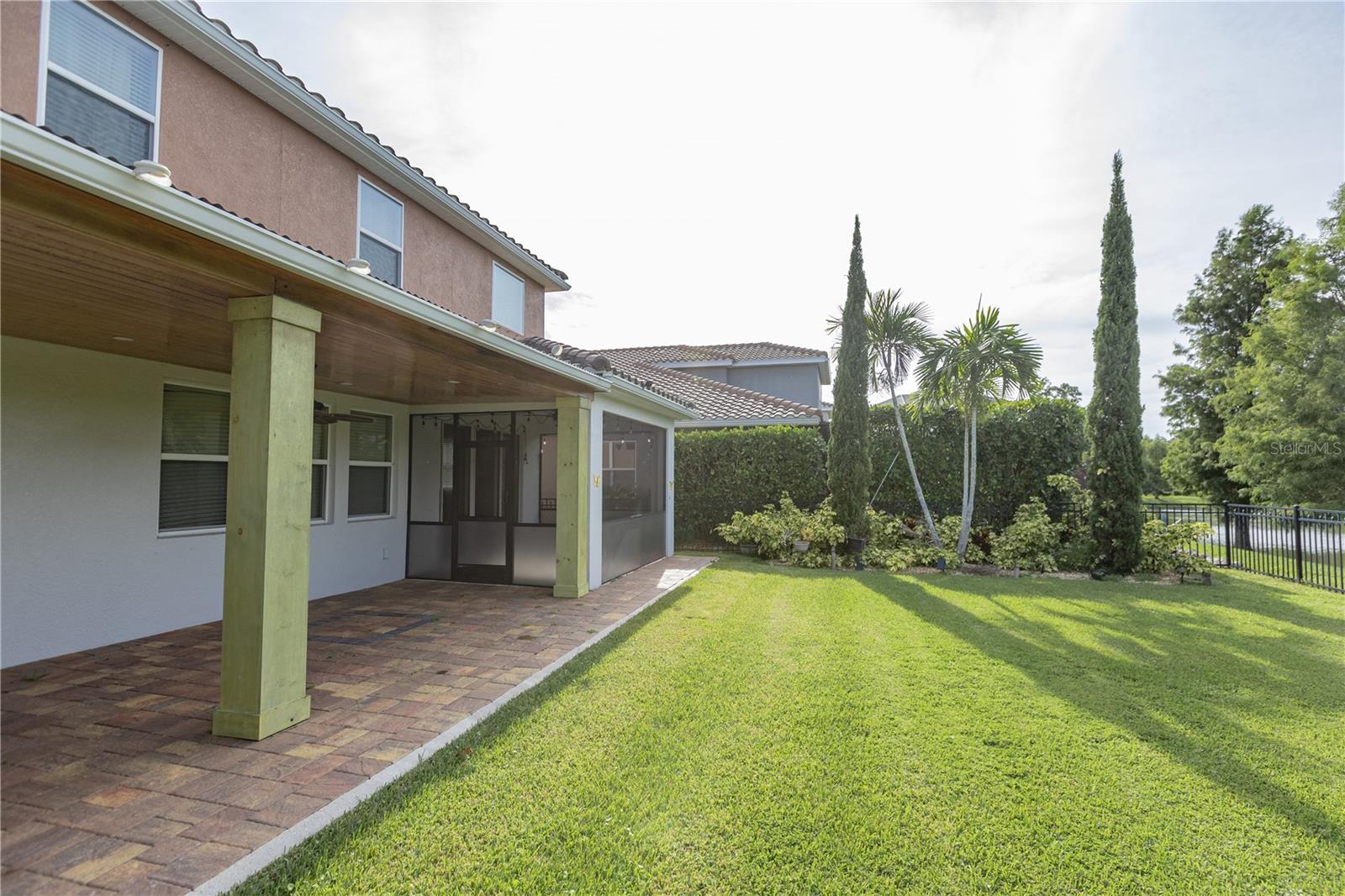 Listing photo id 22 for 2824 Esmeralda Drive