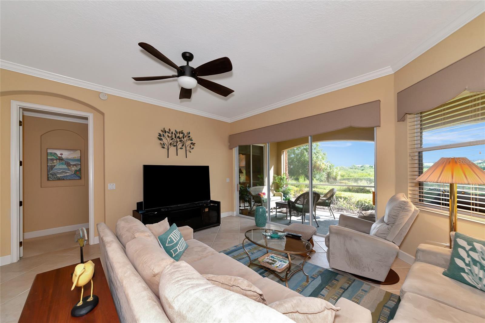 Listing photo id 5 for 943 River Basin Court 102b