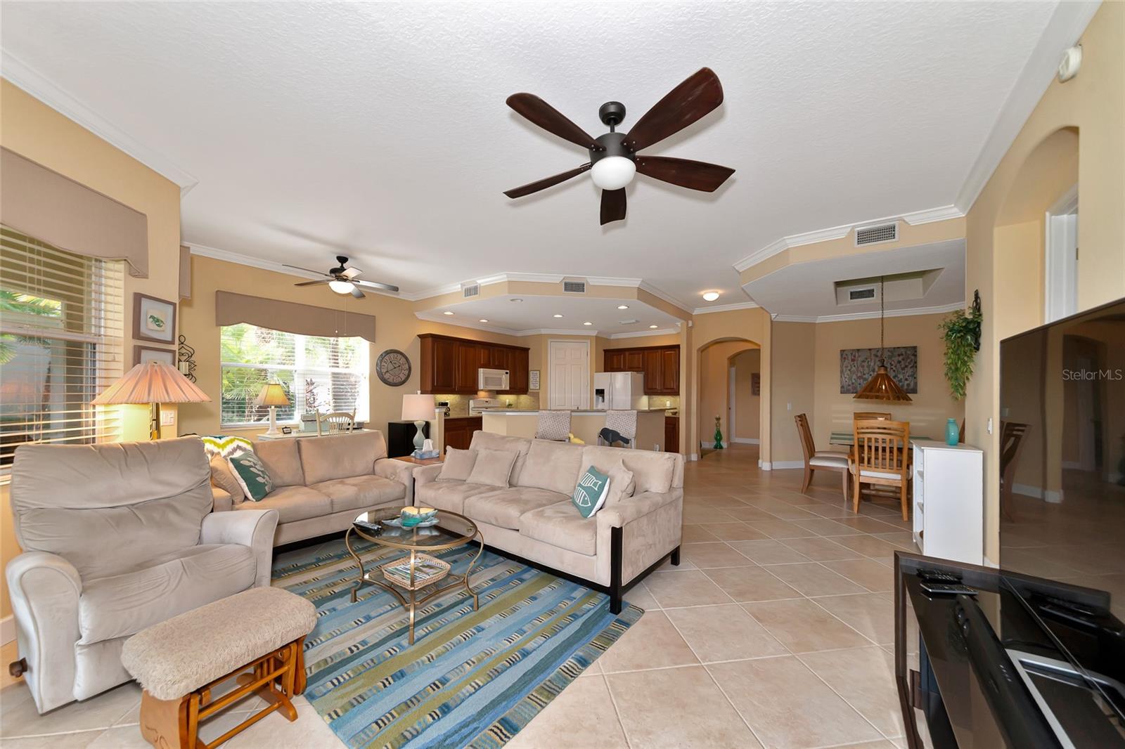 Listing photo id 6 for 943 River Basin Court 102b