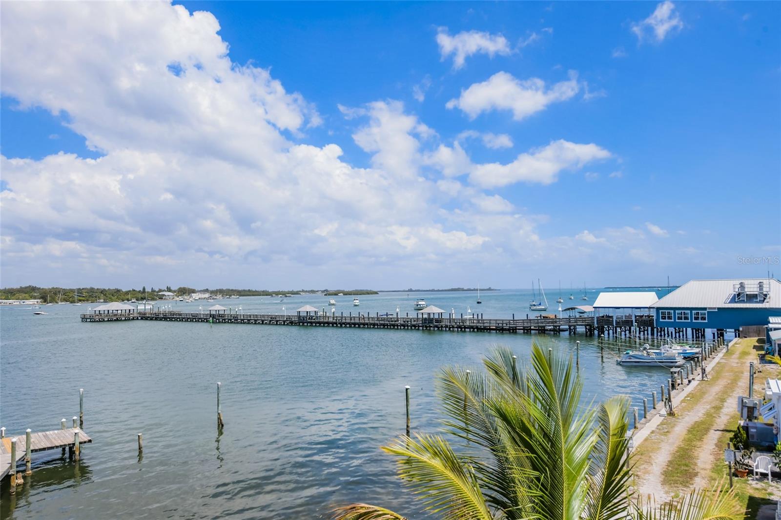 Listing photo id 42 for 201 Bay Drive N