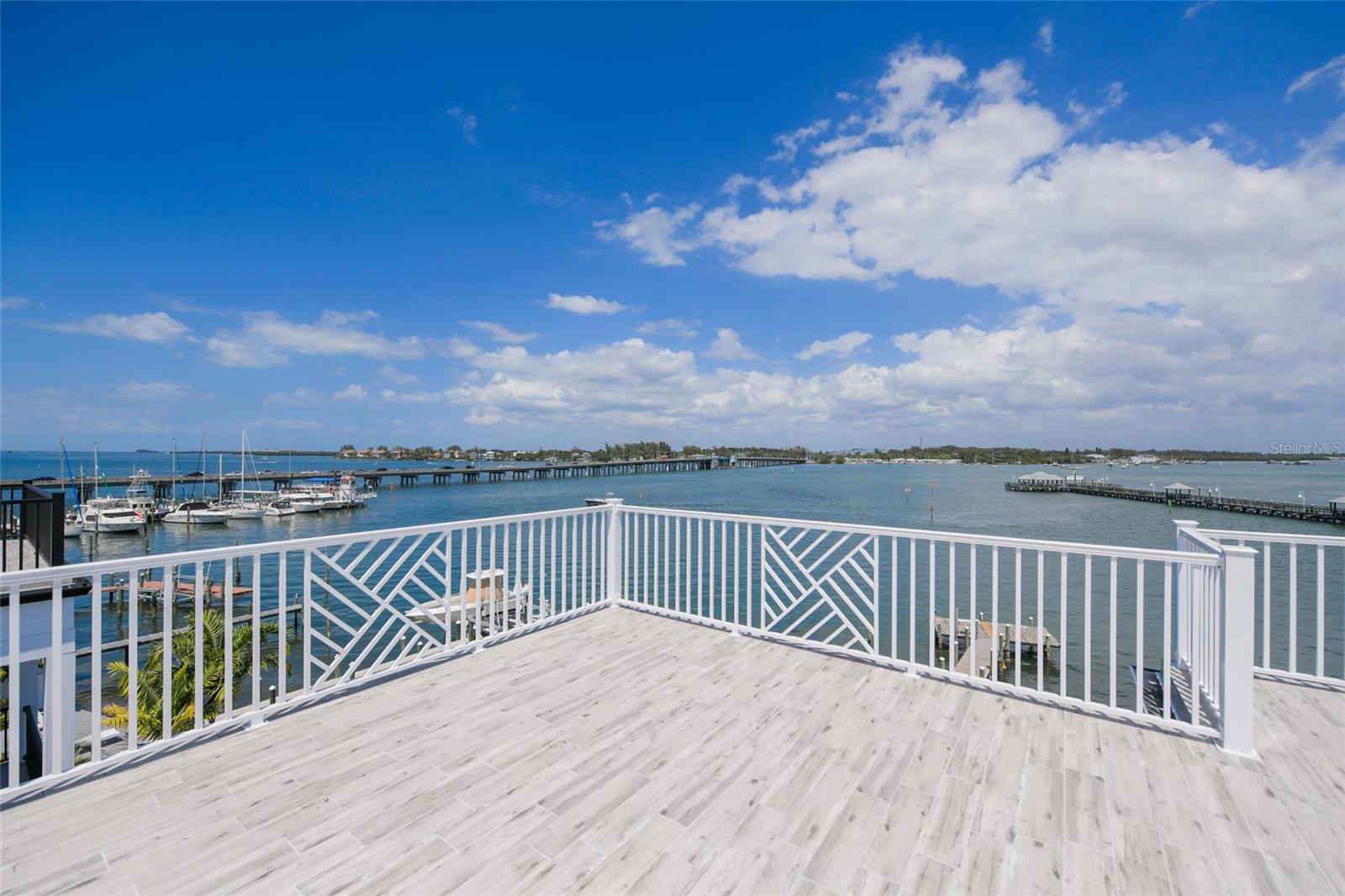 Listing photo id 46 for 201 Bay Drive N