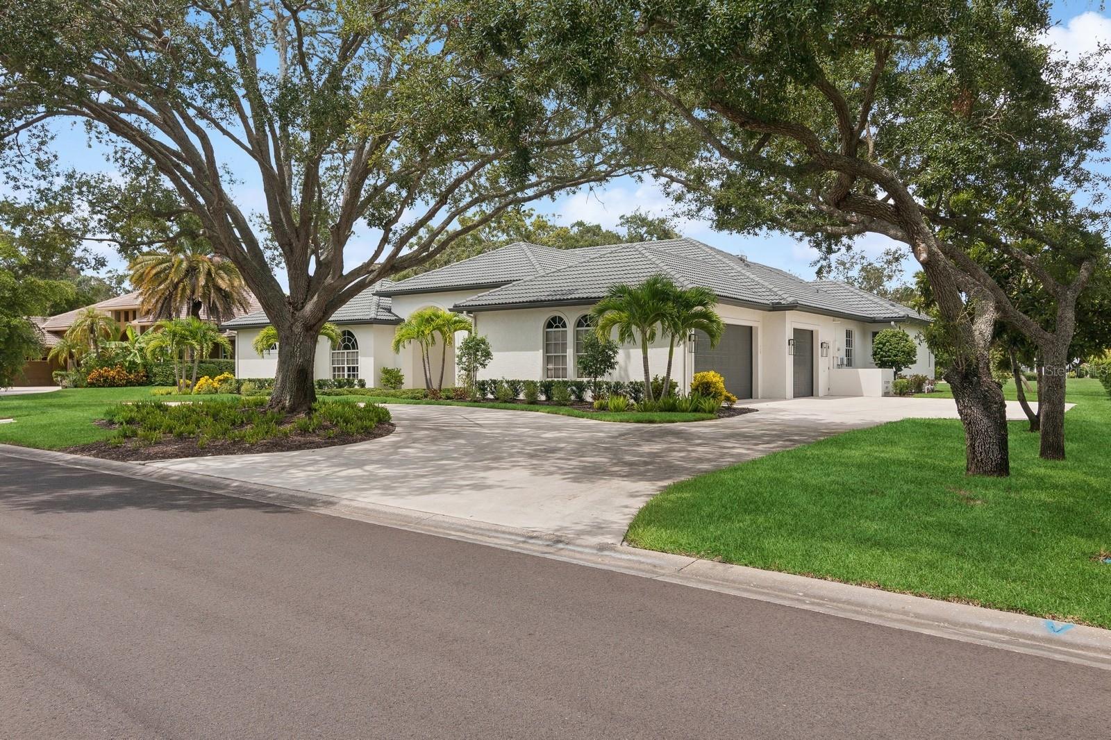 Listing photo id 0 for 3973 Boca Pointe Drive