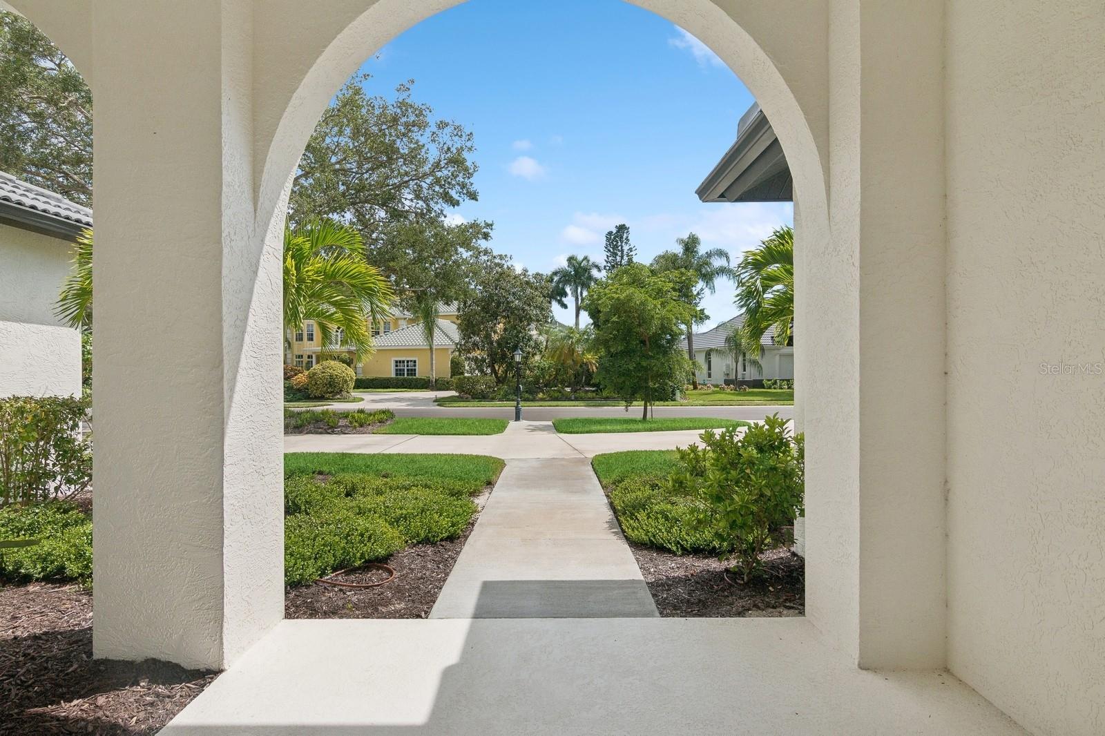 Listing photo id 1 for 3973 Boca Pointe Drive