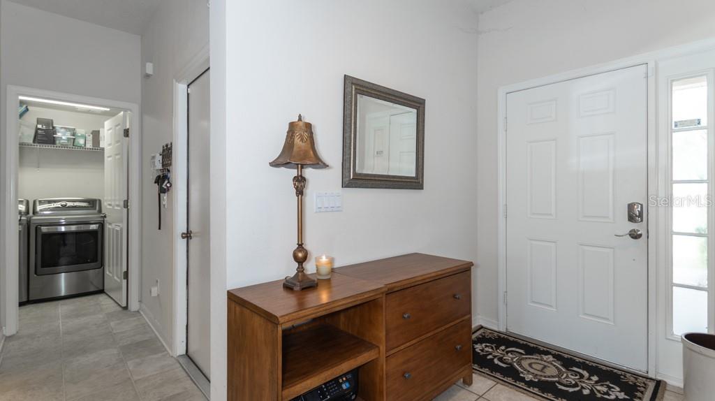 Listing photo id 12 for 2160 Brandon Park Circle