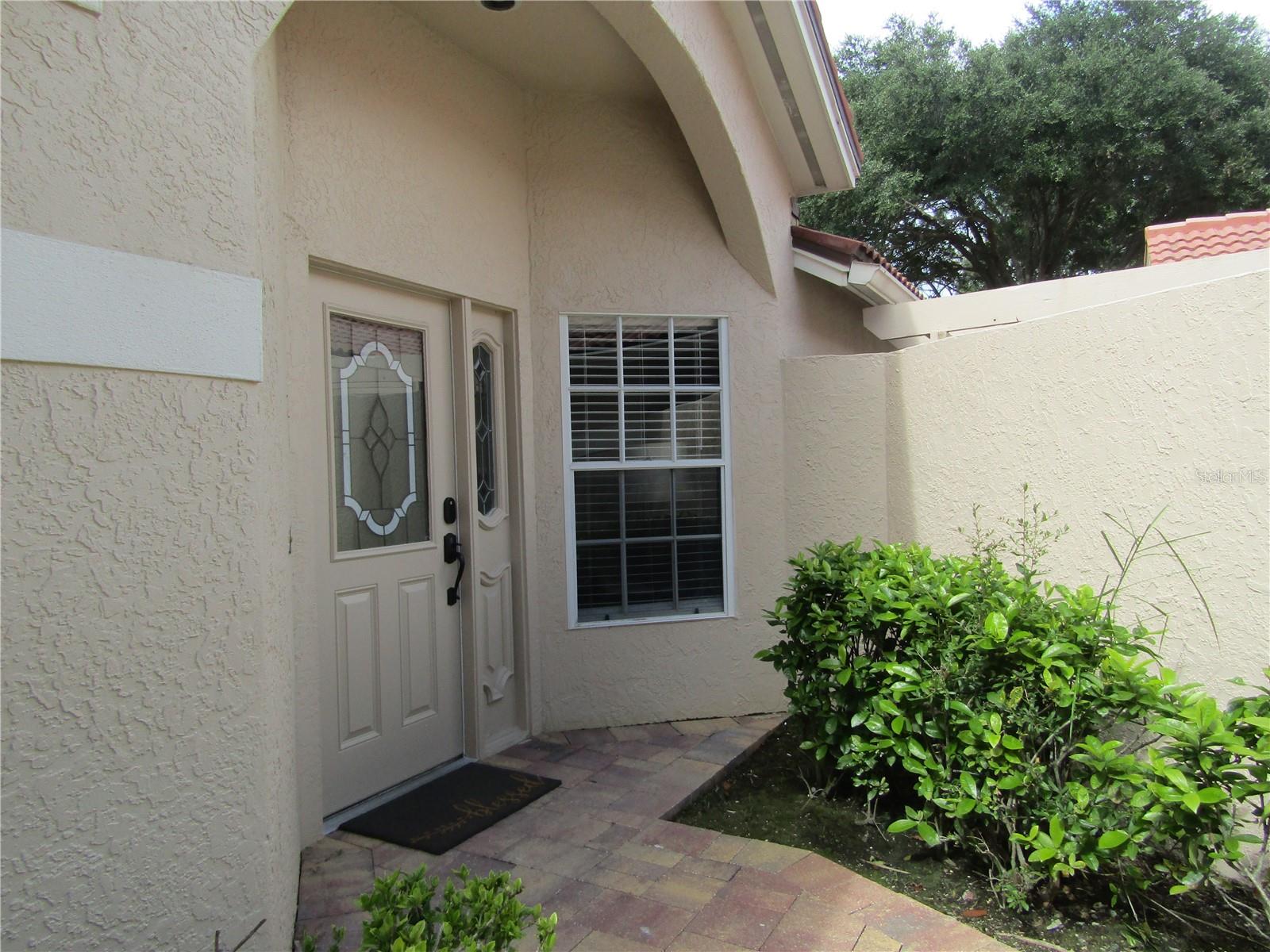 Listing photo id 0 for 4026 Lyndhurst Court 13