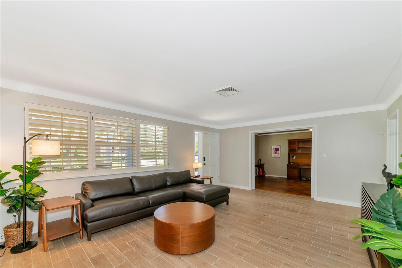 Listing photo id 13 for 1389 Harbor Drive