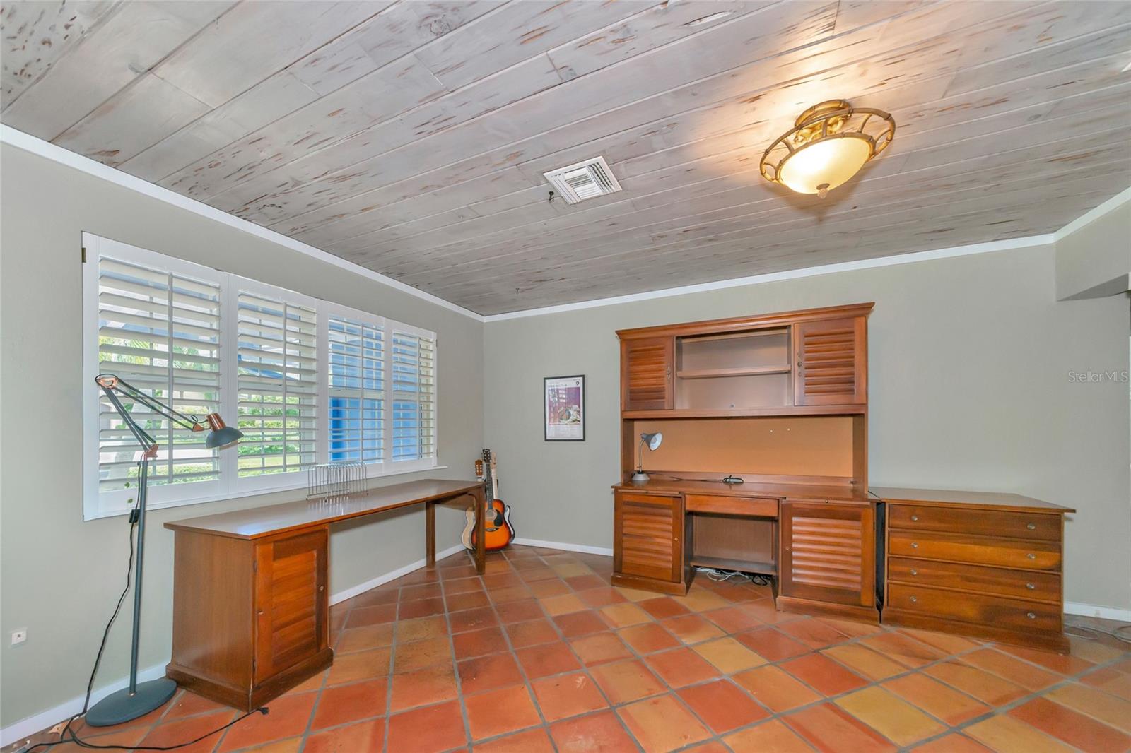 Listing photo id 16 for 1389 Harbor Drive