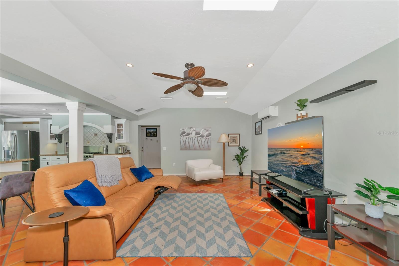 Listing photo id 26 for 1389 Harbor Drive