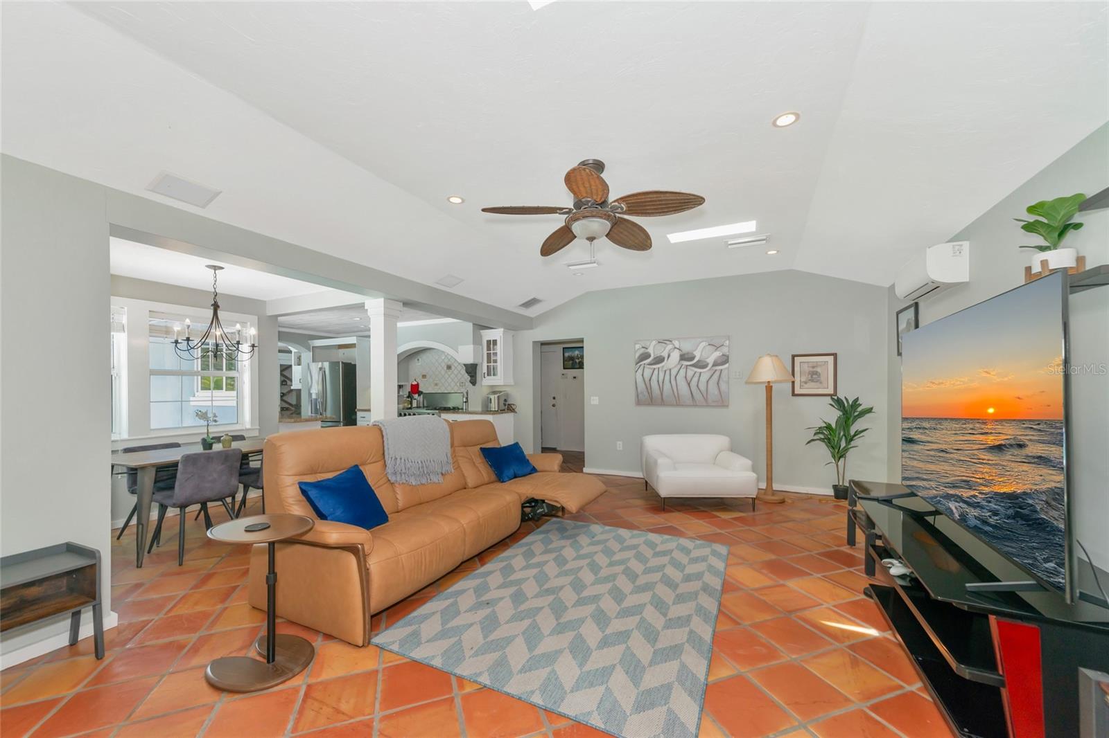 Listing photo id 27 for 1389 Harbor Drive