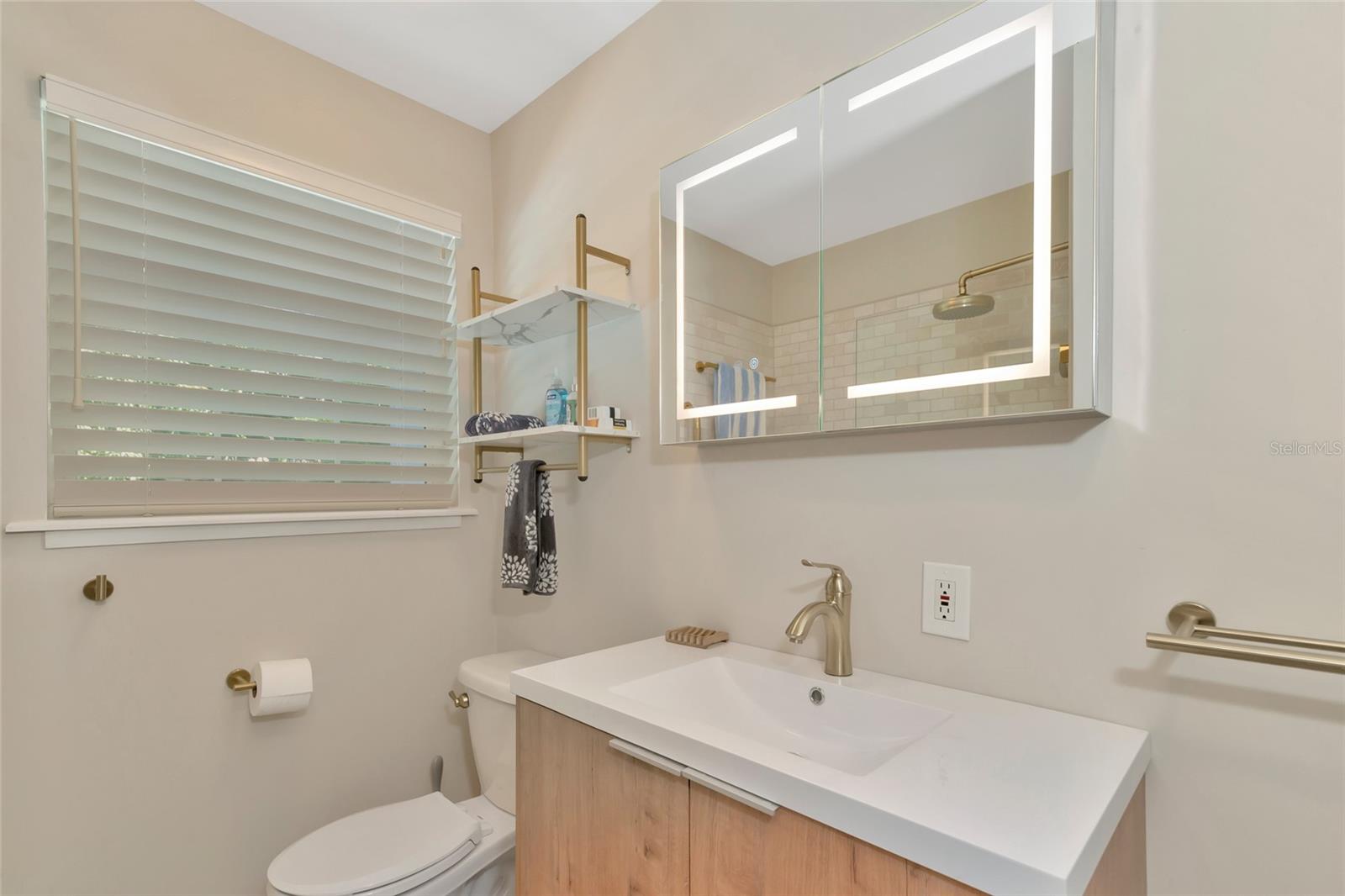 Listing photo id 36 for 1389 Harbor Drive