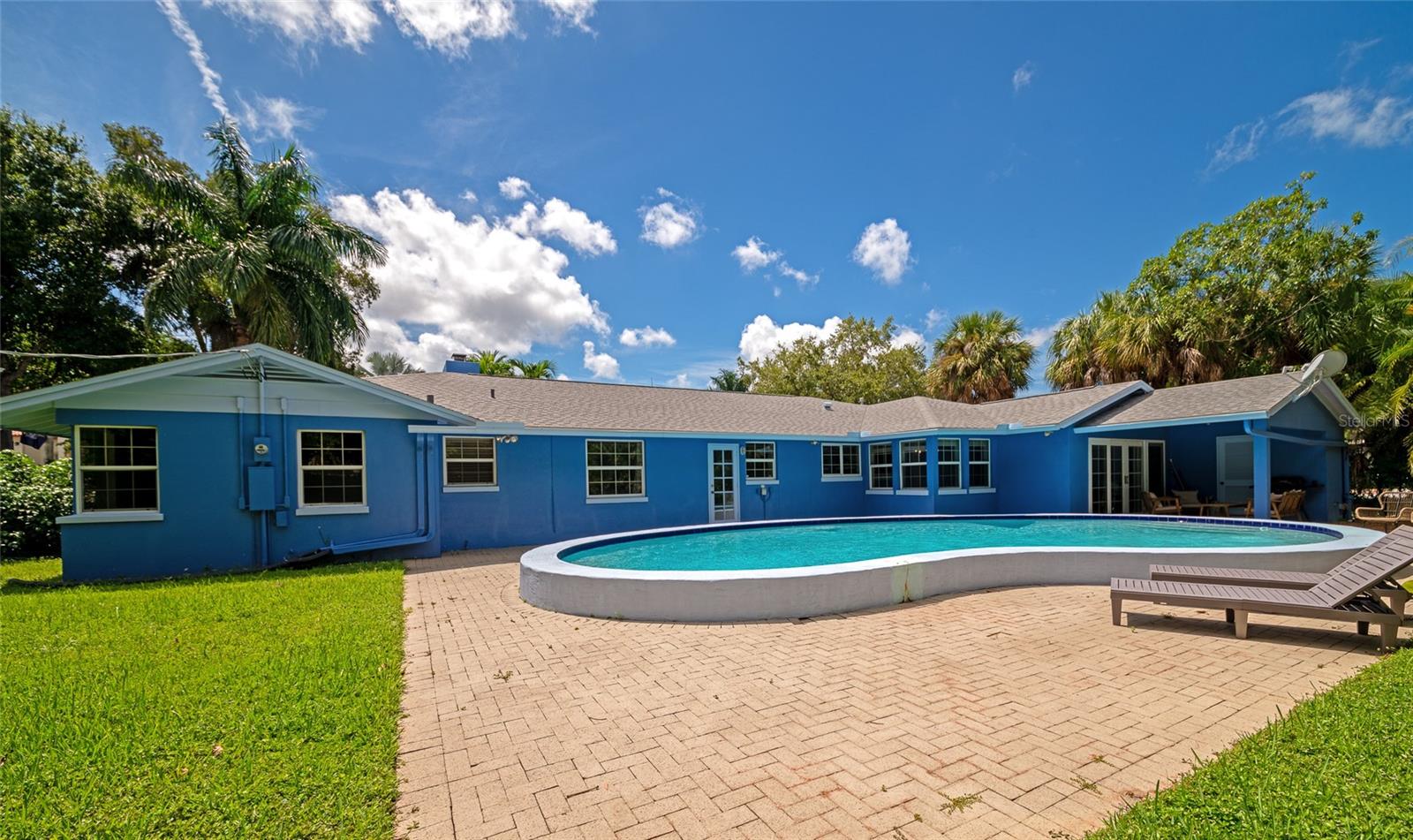 Listing photo id 47 for 1389 Harbor Drive