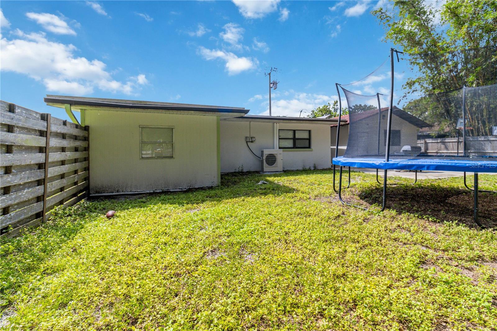 Listing photo id 20 for 5035 Webber Street