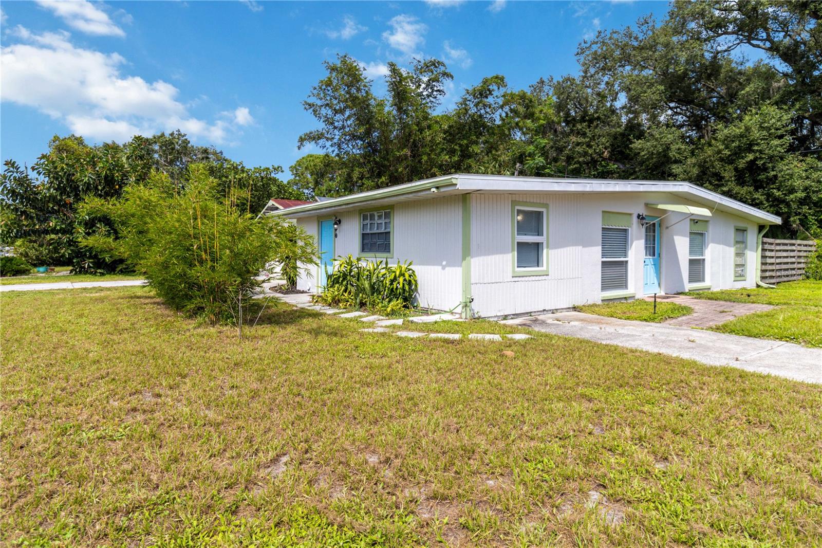 Listing photo id 2 for 5035 Webber Street