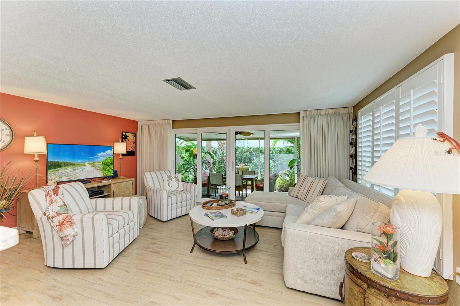 Image 11 of 81 For 136 Crescent Dr