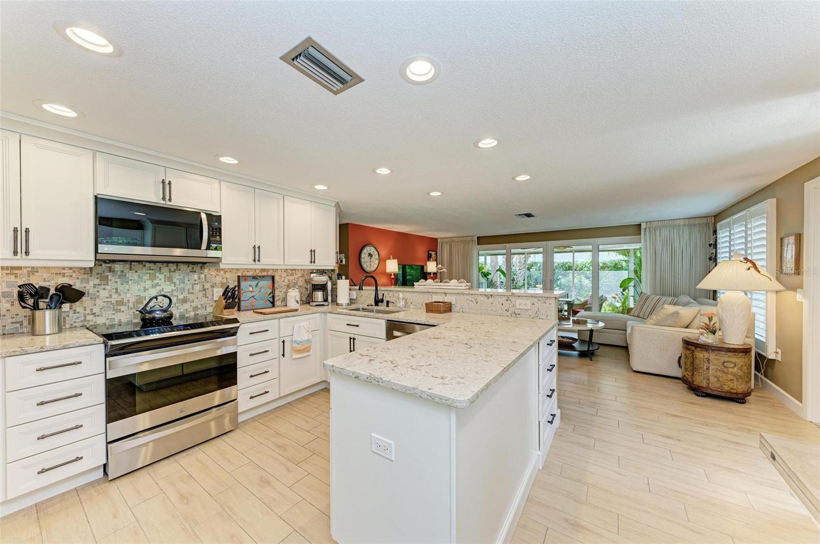 Image 18 of 81 For 136 Crescent Dr