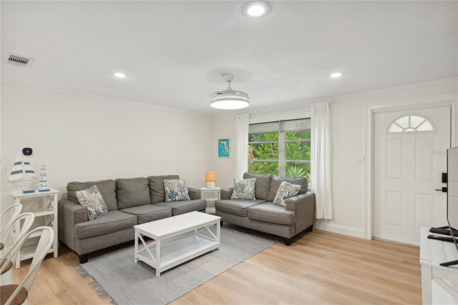 Image 14 of 40 For 578-580 Companion Way
