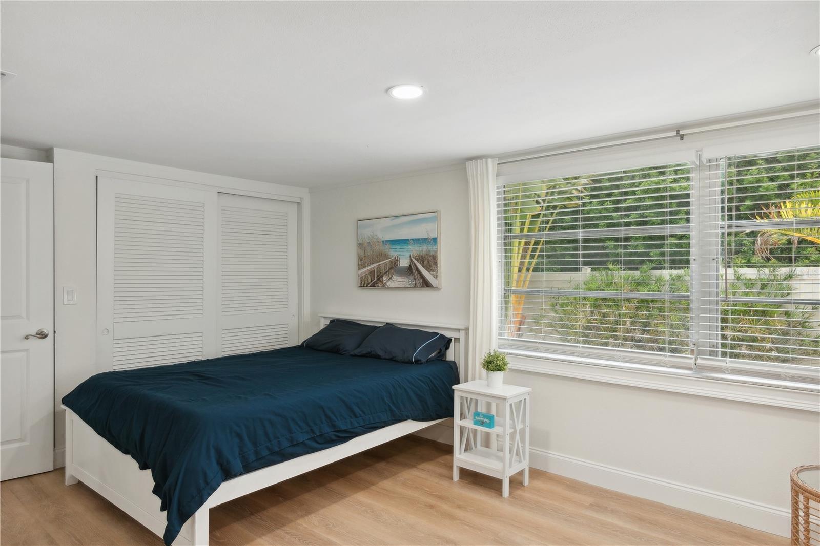 Image 17 of 40 For 578-580 Companion Way