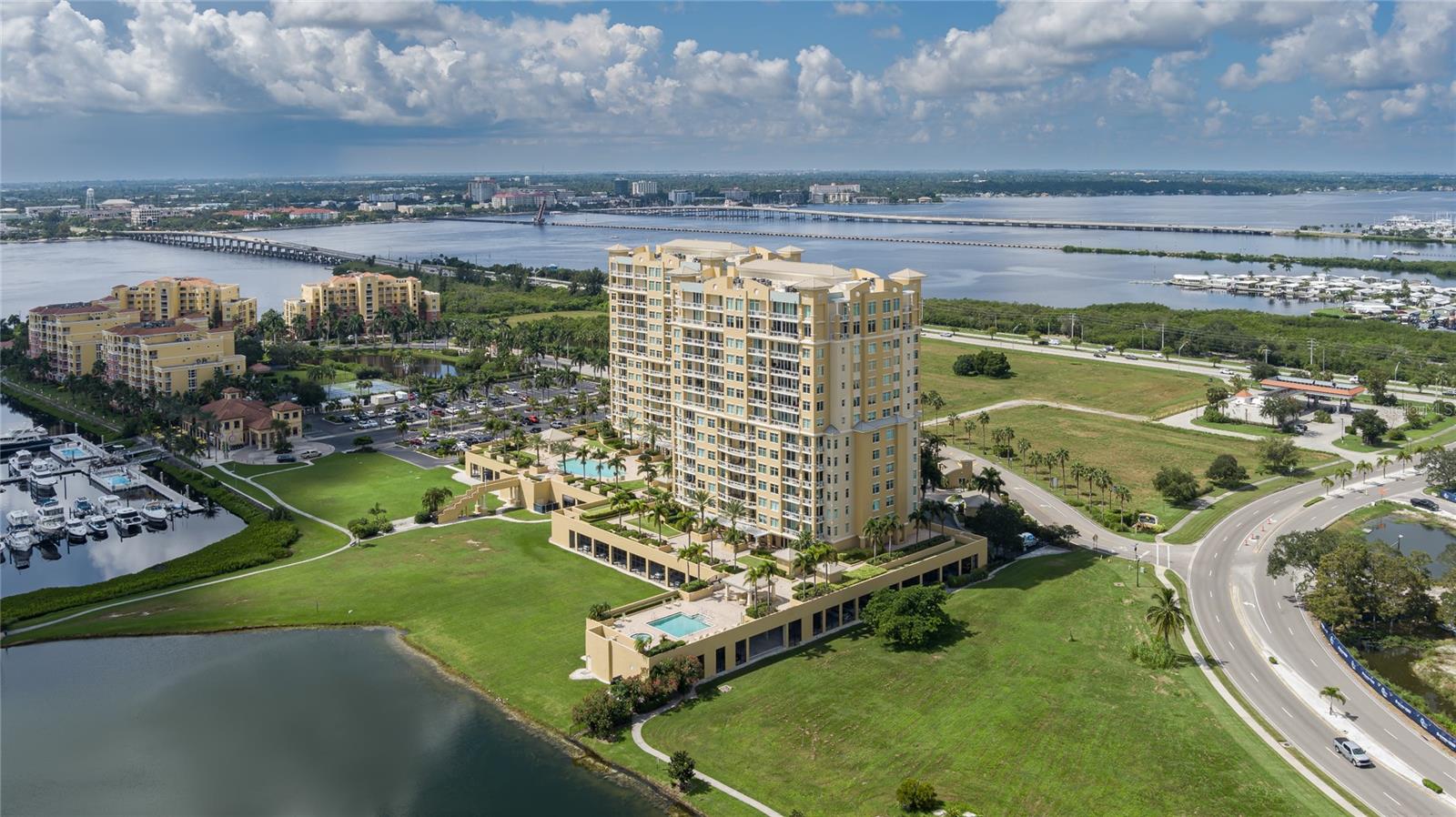 Listing photo id 29 for 140 Riviera Dunes Way 404