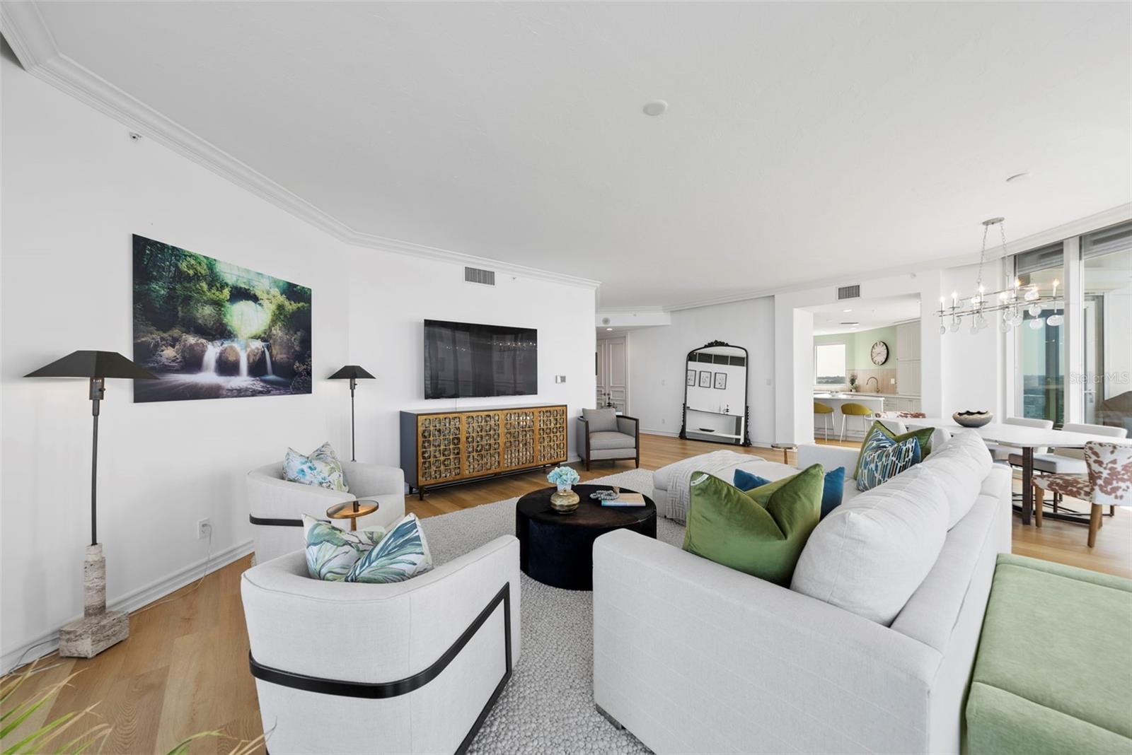 Listing photo id 9 for 500 Palm Avenue 81