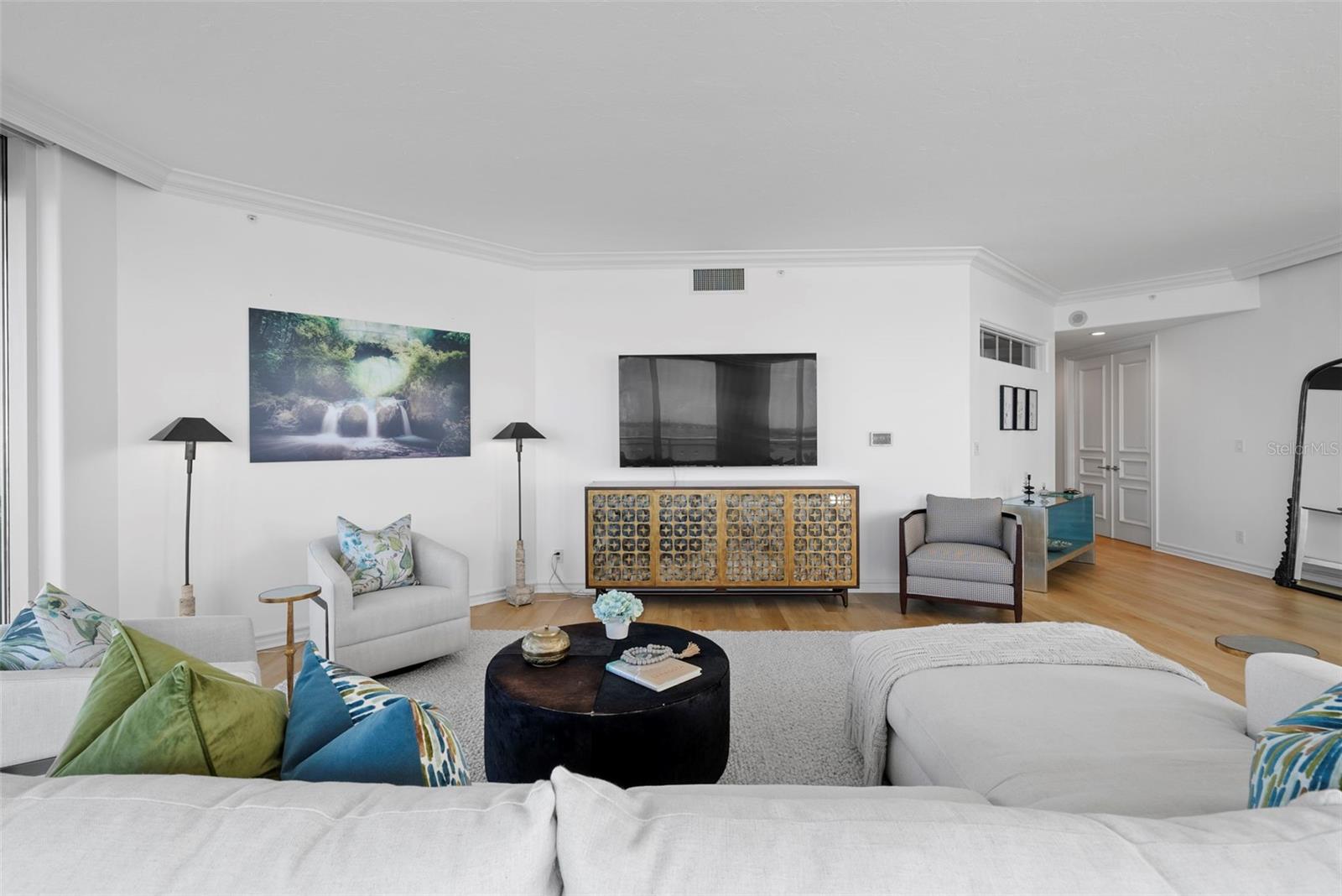 Listing photo id 14 for 500 Palm Avenue 81