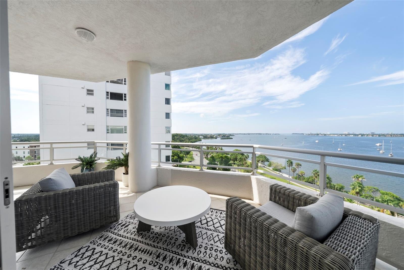 Listing photo id 19 for 500 Palm Avenue 81