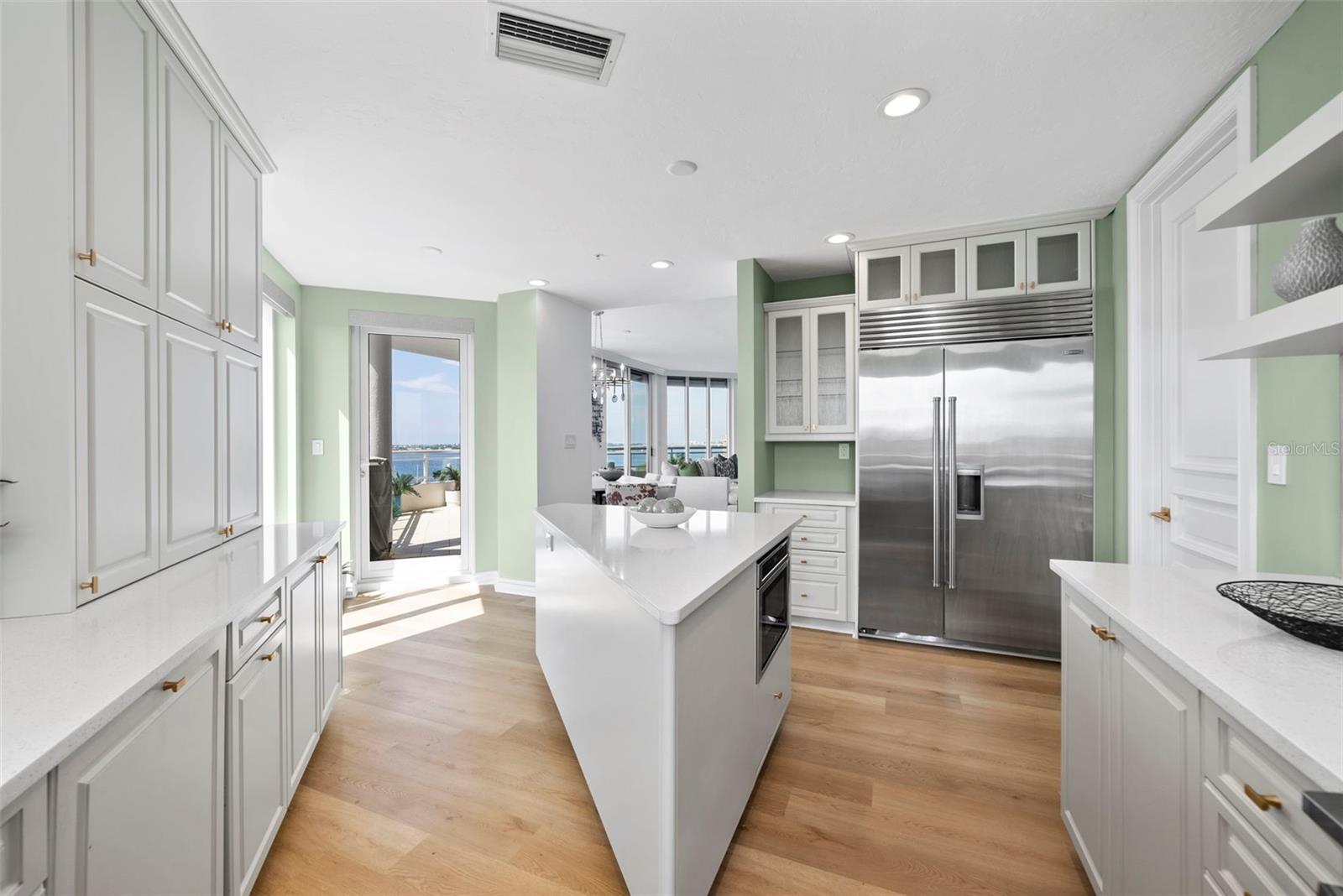 Listing photo id 26 for 500 Palm Avenue 81