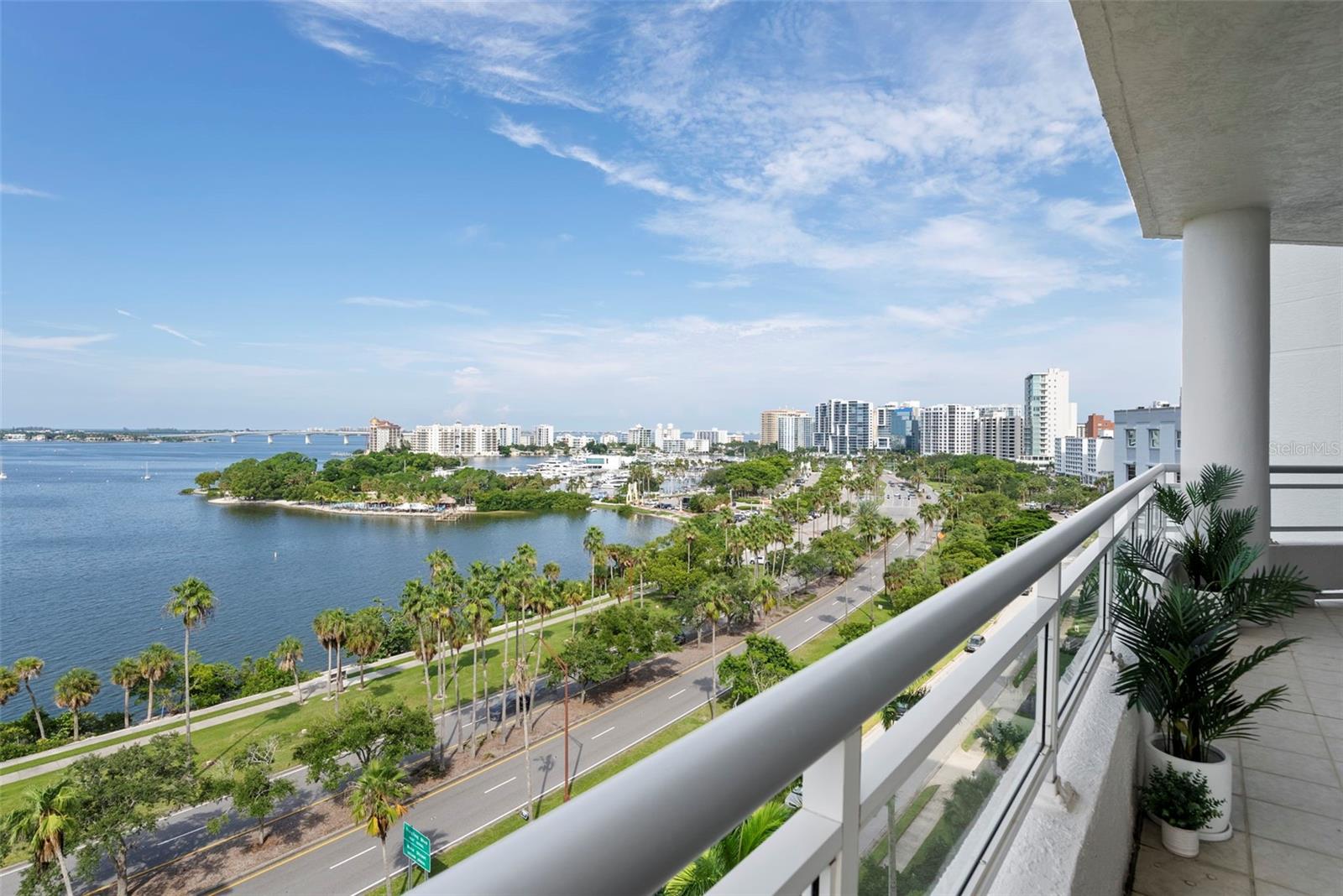 Listing photo id 27 for 500 Palm Avenue 81