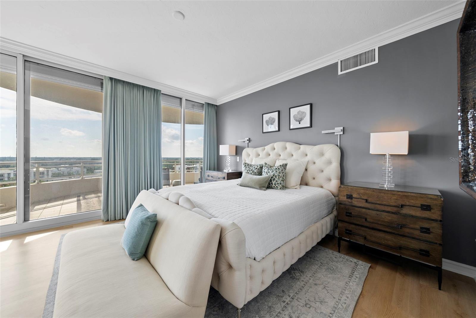 Listing photo id 36 for 500 Palm Avenue 81