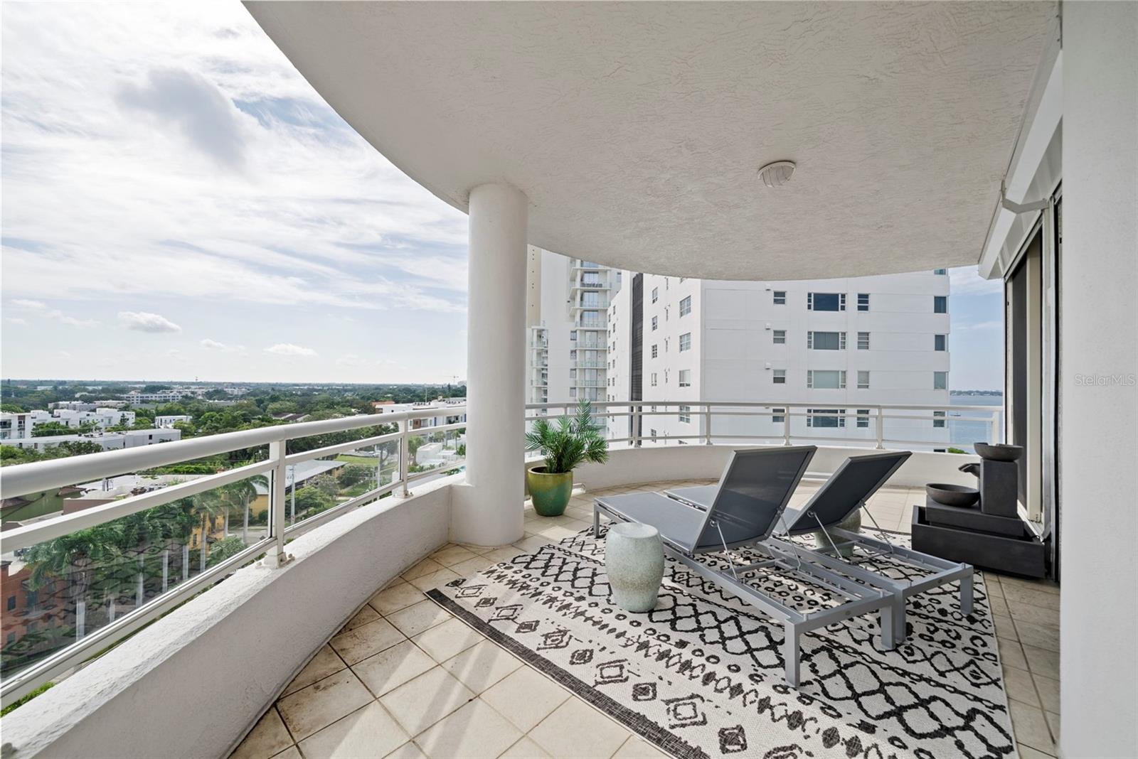 Listing photo id 42 for 500 Palm Avenue 81