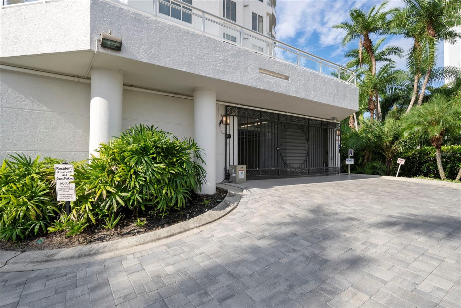 Listing photo id 71 for 500 Palm Avenue 81