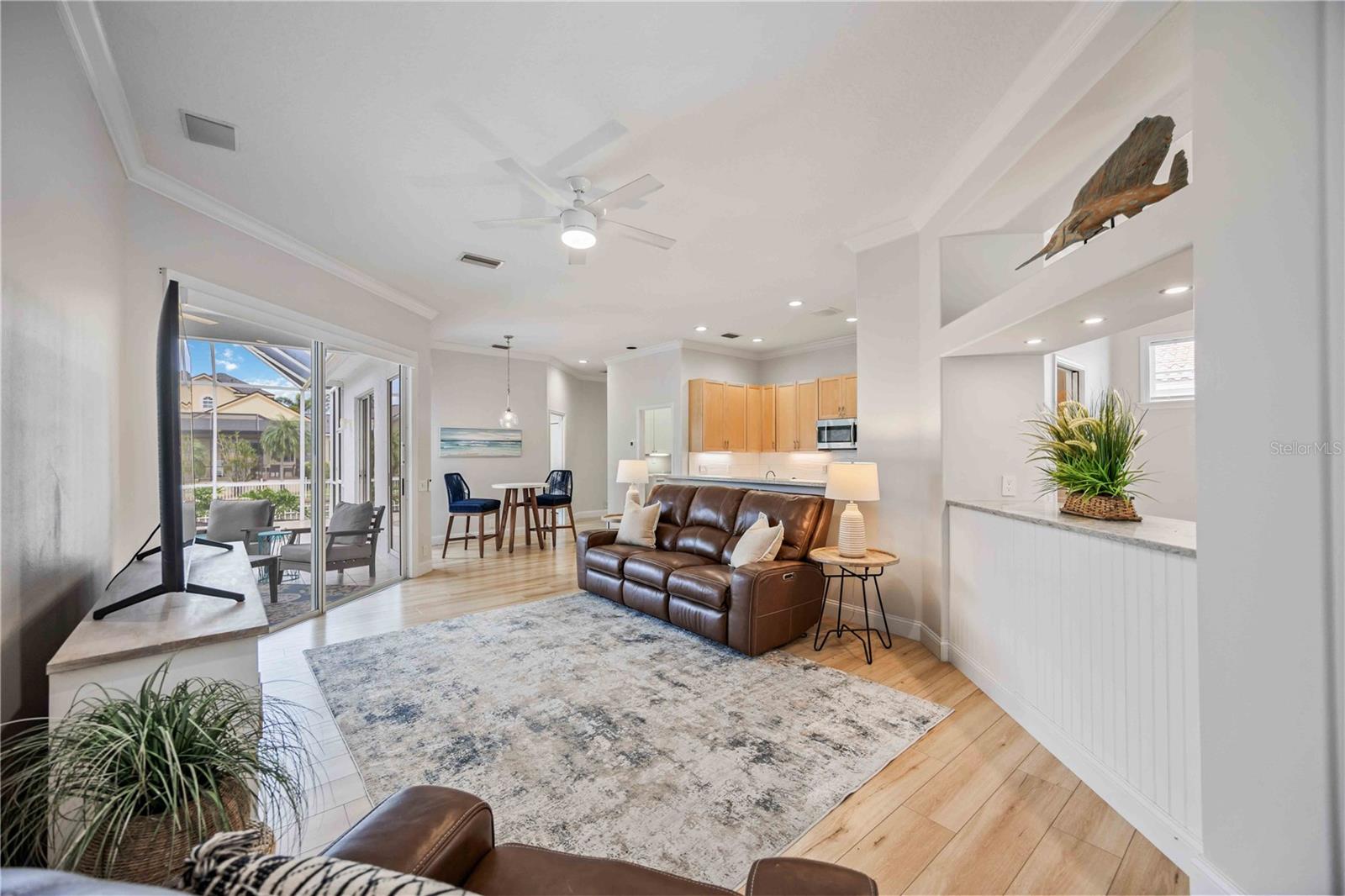 Listing photo id 24 for 302 Americas Cup Boulevard