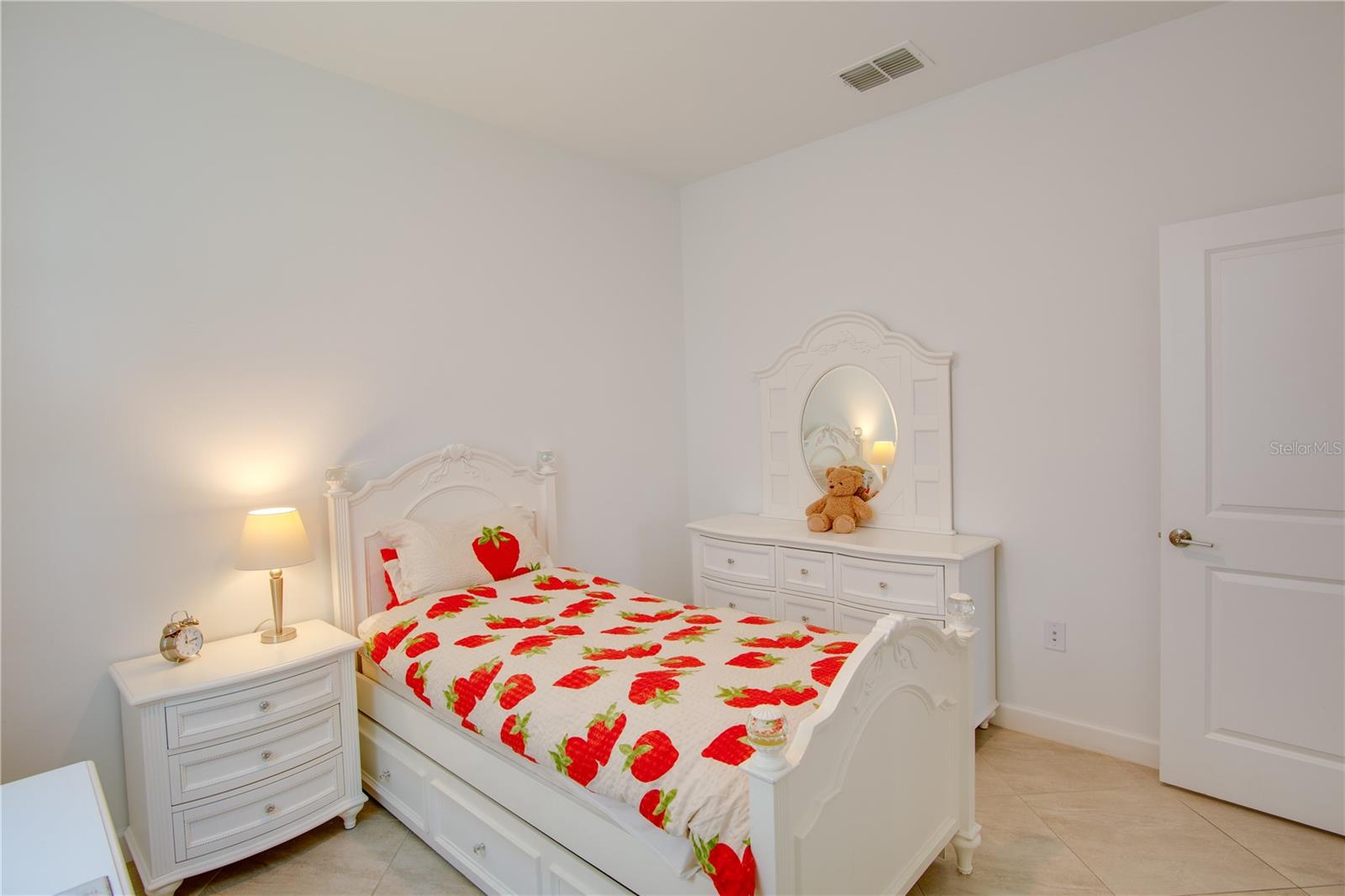 Listing photo id 25 for 15533 White Linen Drive