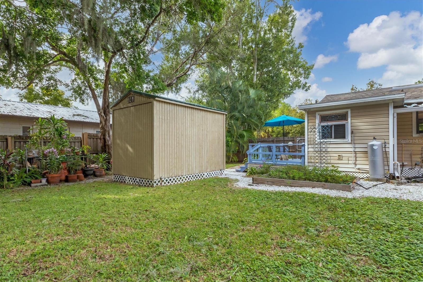 Listing photo id 20 for 2116 Palm Terrace