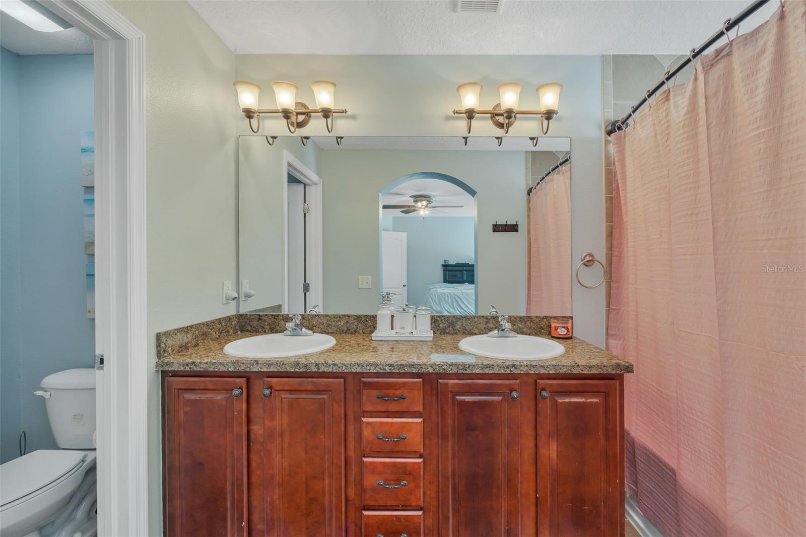 Listing photo id 8 for 3202 Amaya Court