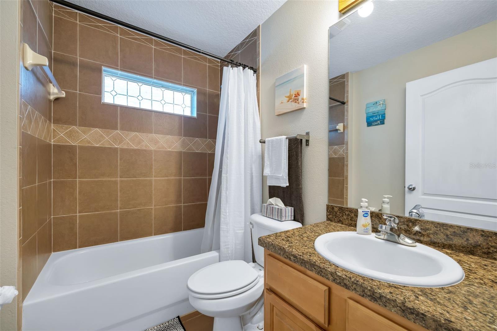 Listing photo id 10 for 3202 Amaya Court