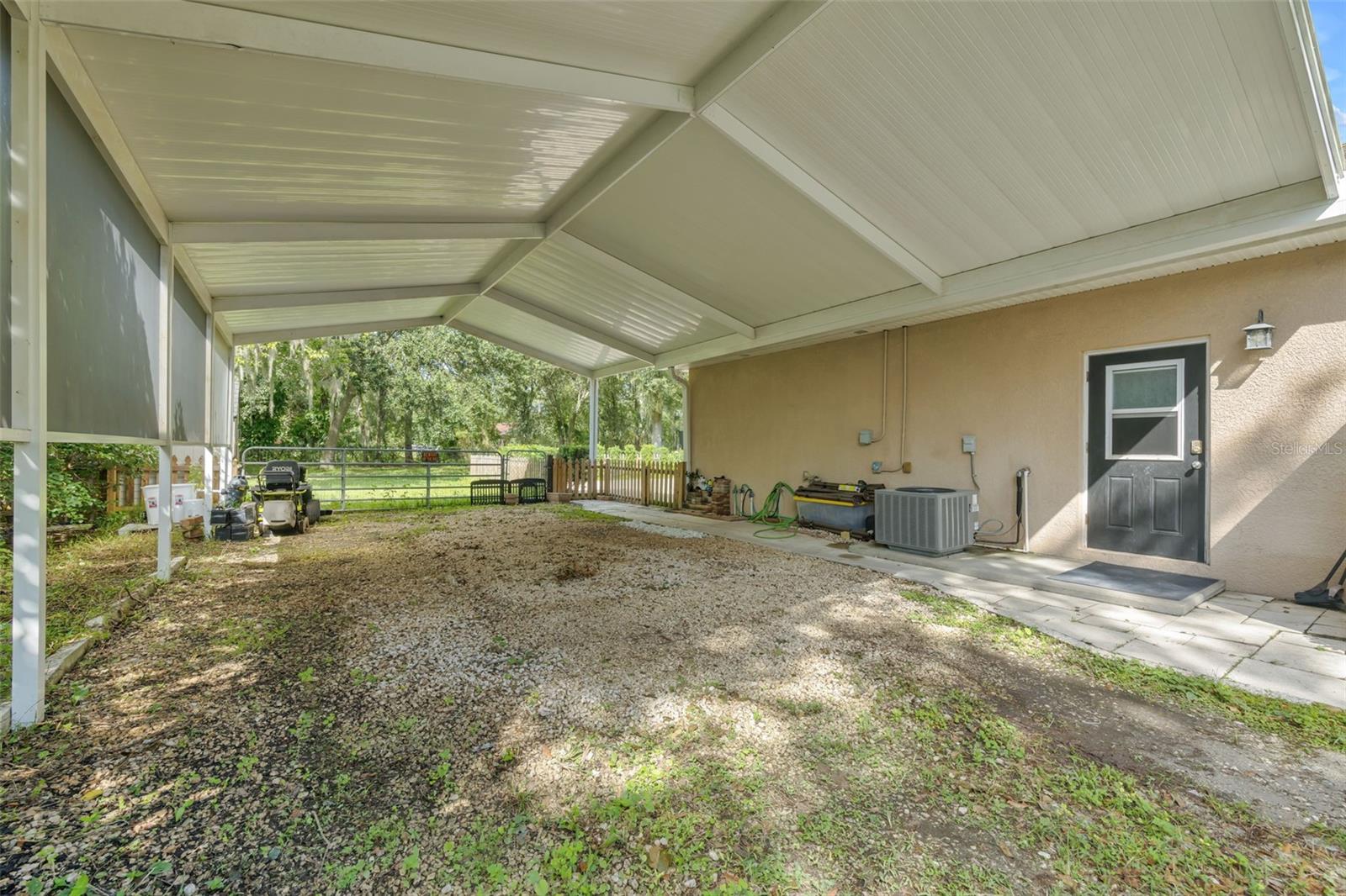 Listing photo id 25 for 3202 Amaya Court