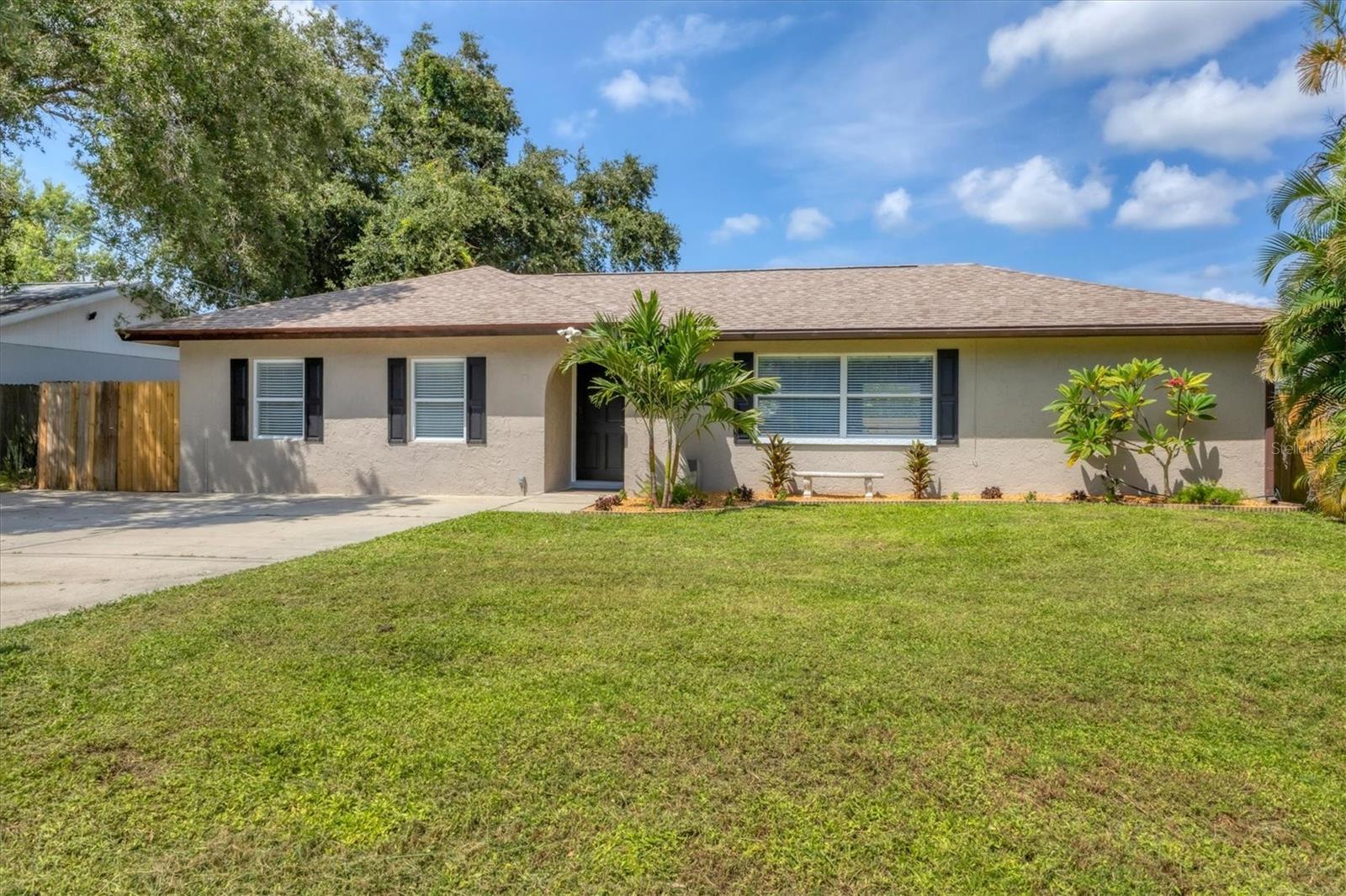 Listing photo id 2 for 4541 Barton Drive