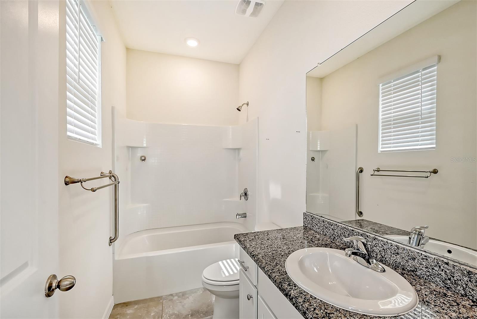 Listing photo id 21 for 2918 Greenleaf Terrace