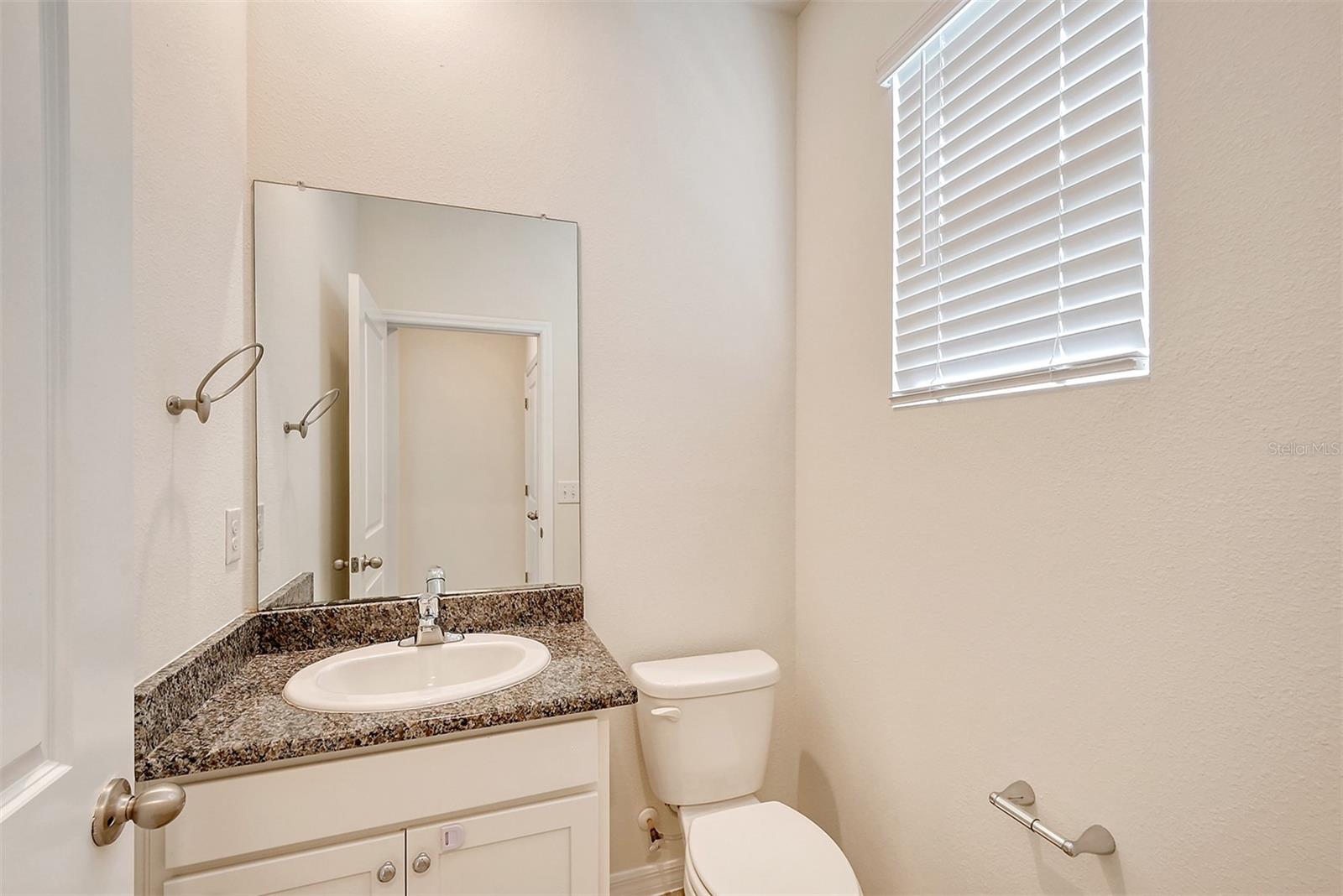 Listing photo id 23 for 2918 Greenleaf Terrace